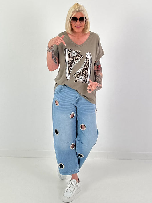 T-Shirt mit Leo Schuhprint - taupe