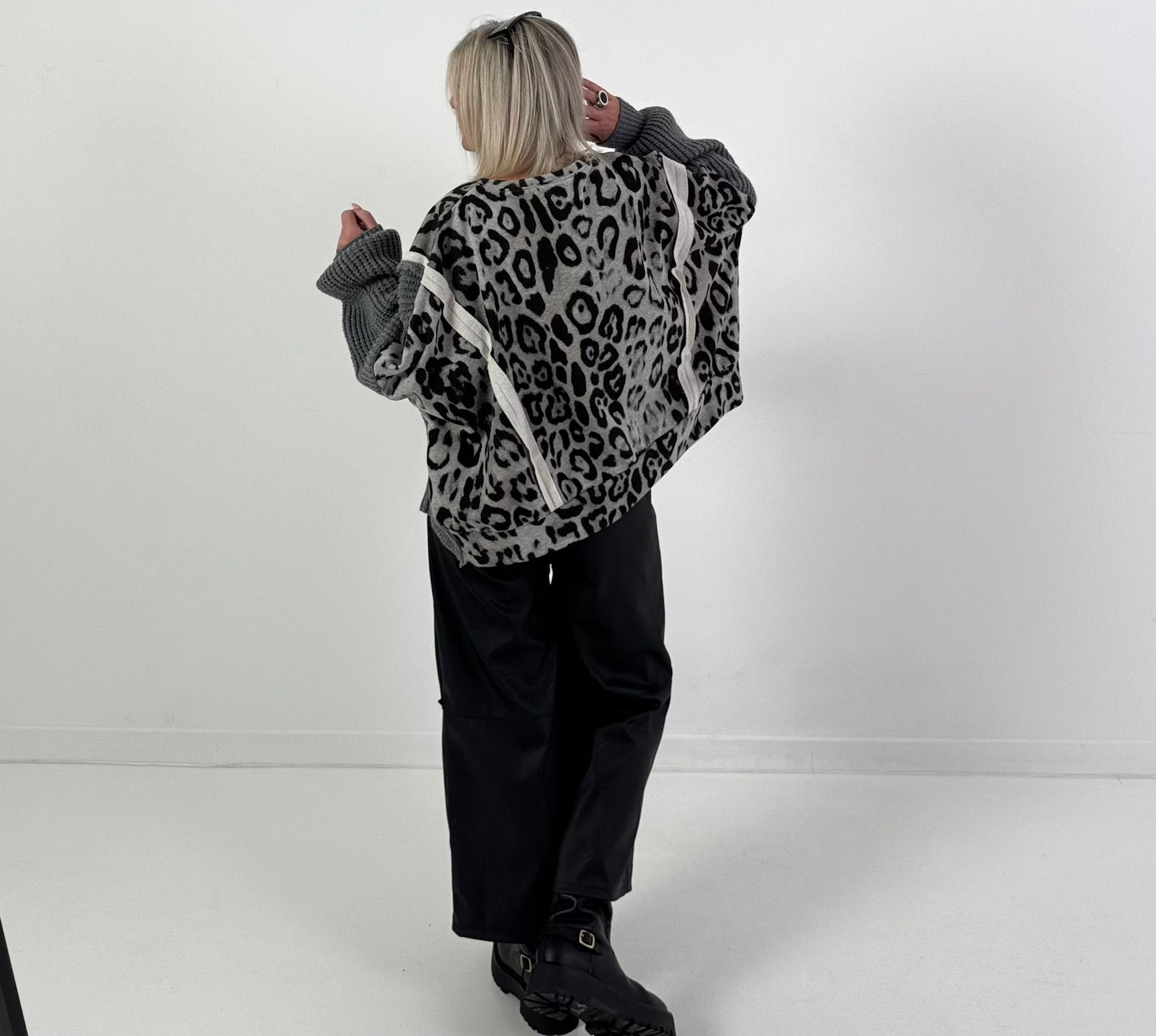 Oversized sweat sweater model "Urban Roar" - gray