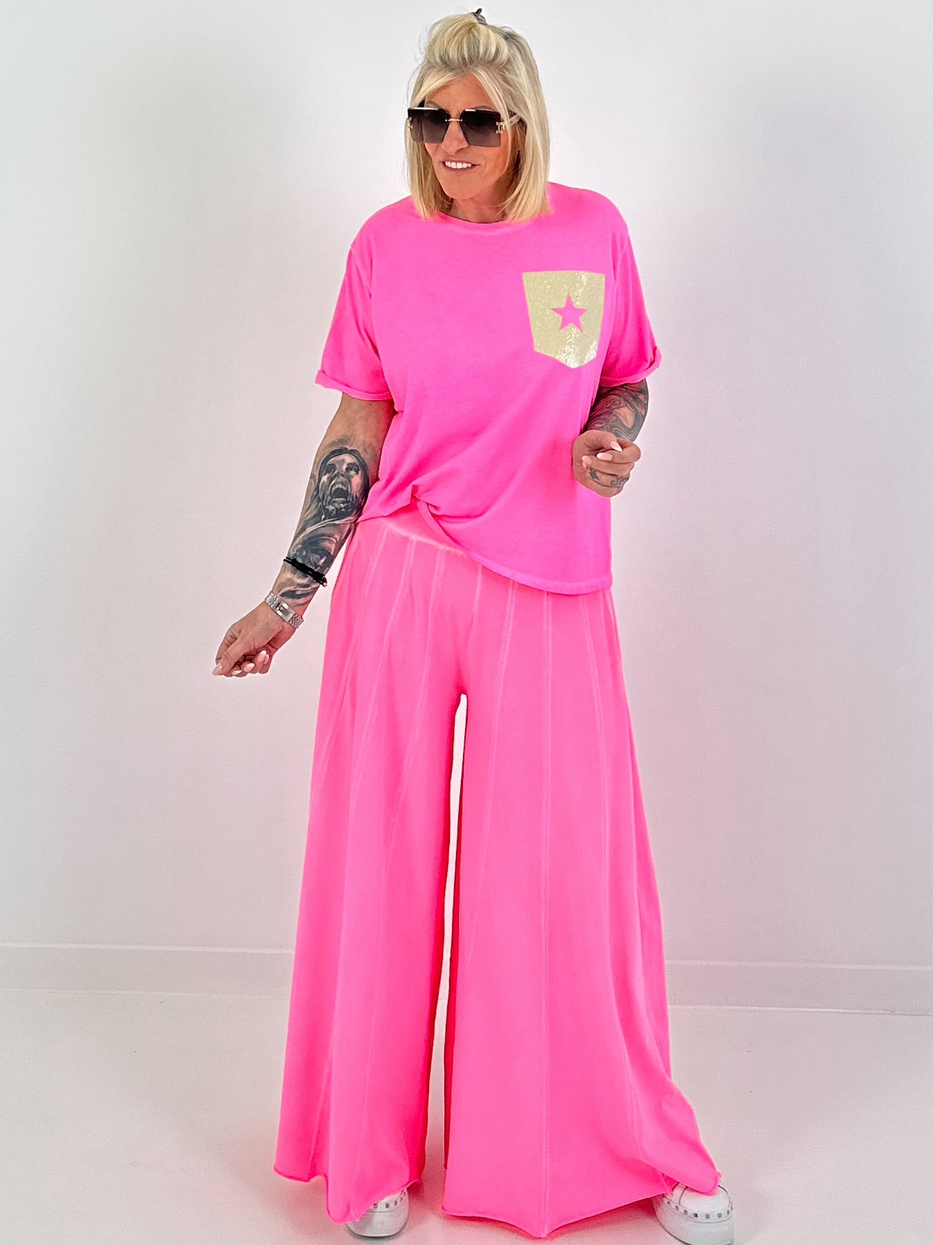 T-Shirt with glitter patch - neon pink