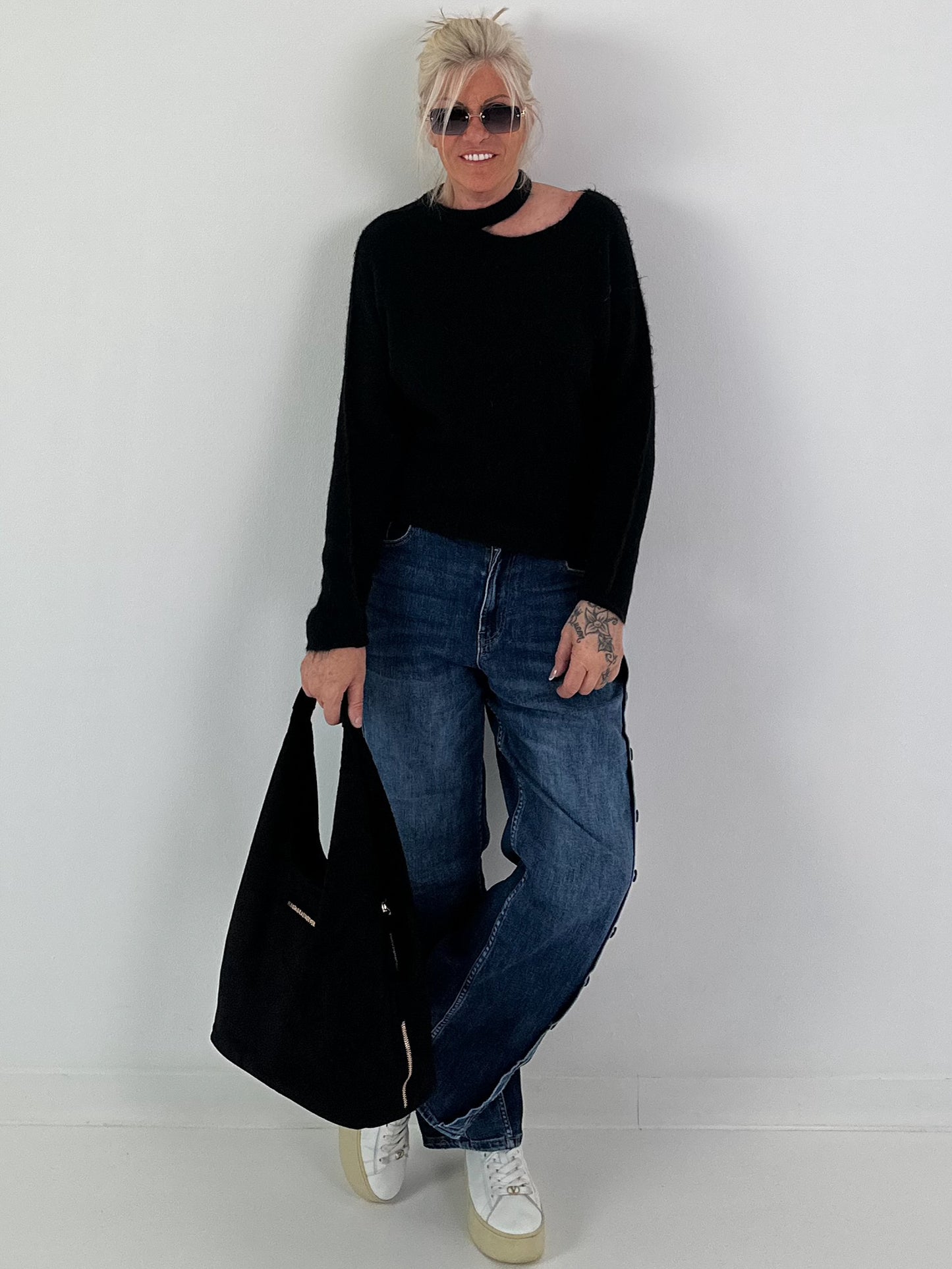 Knitted jumper with cut-out - black