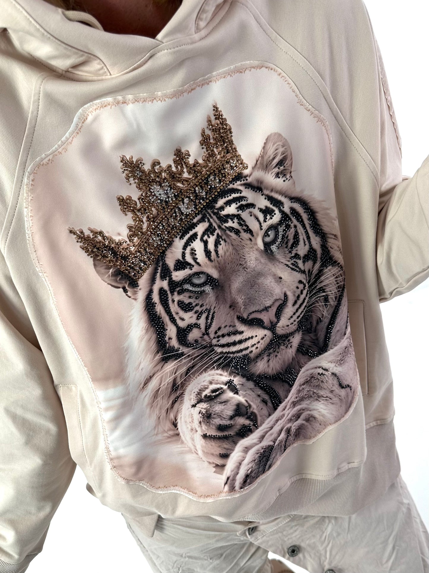 Stylisches Sweatshirt  mit großem Patch Tiger - beige