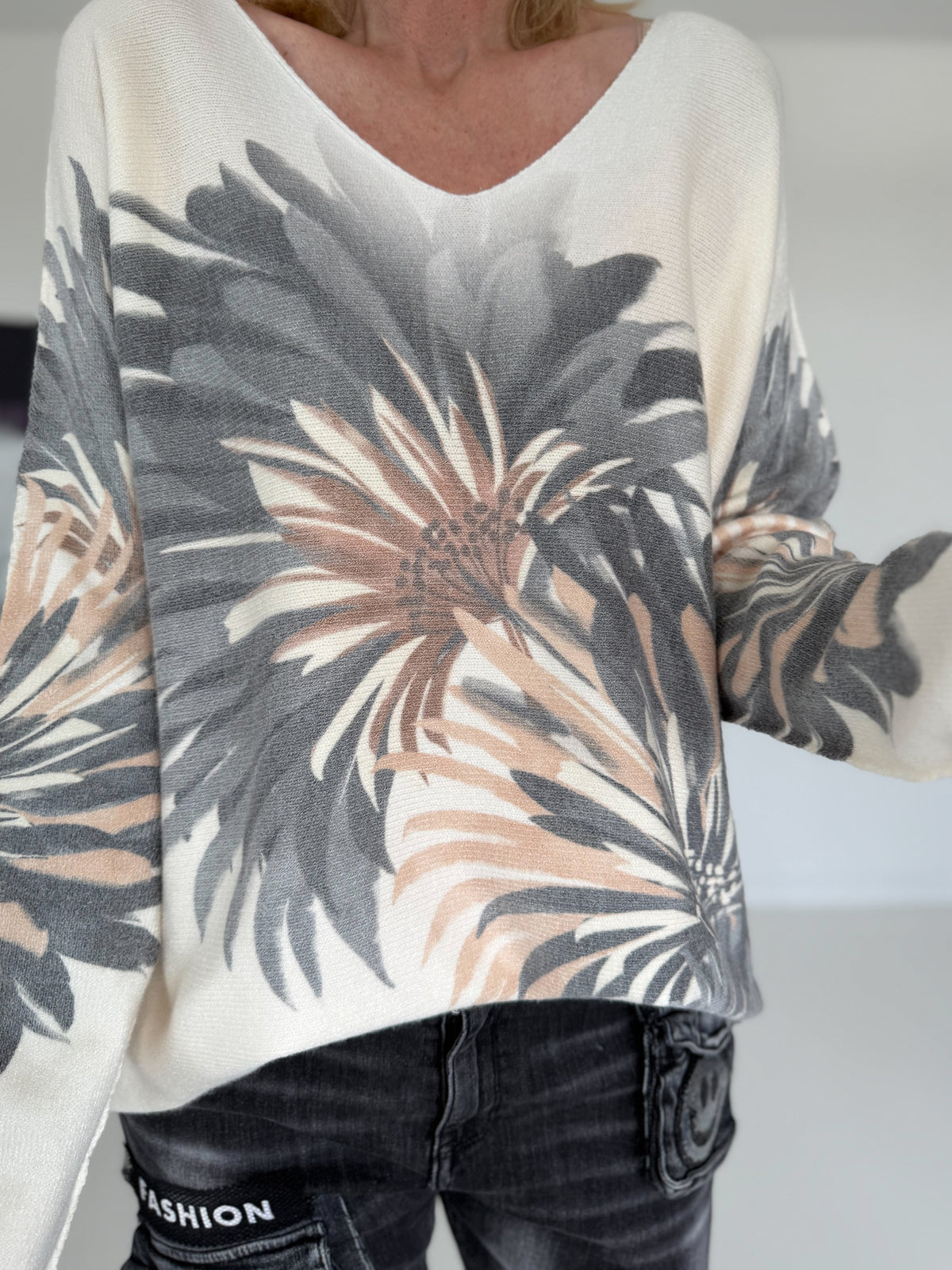 Pullover mit V-Ausschnitt und Botanical-Print - creme-anthrazit