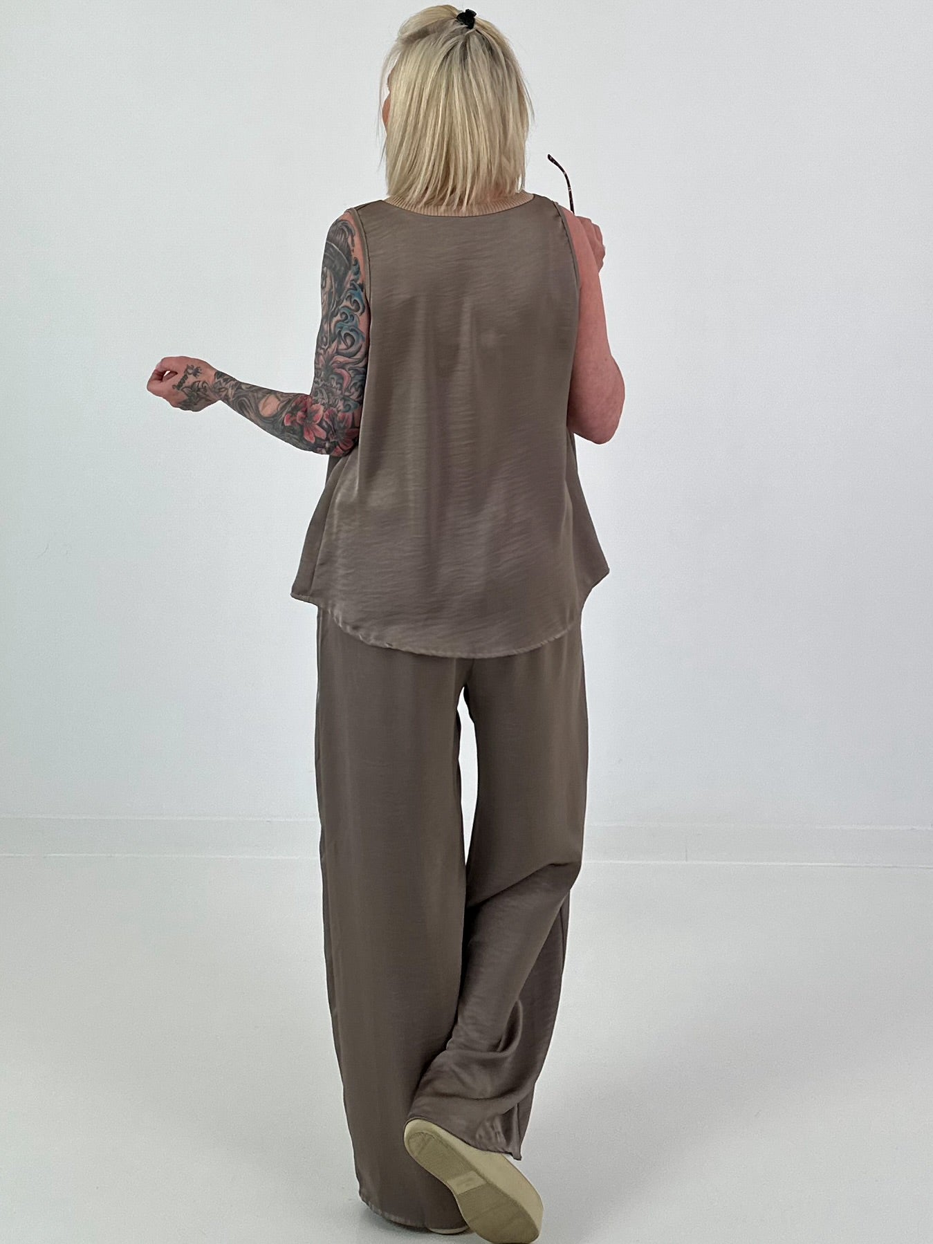 Two-piece set in satin look - taupe