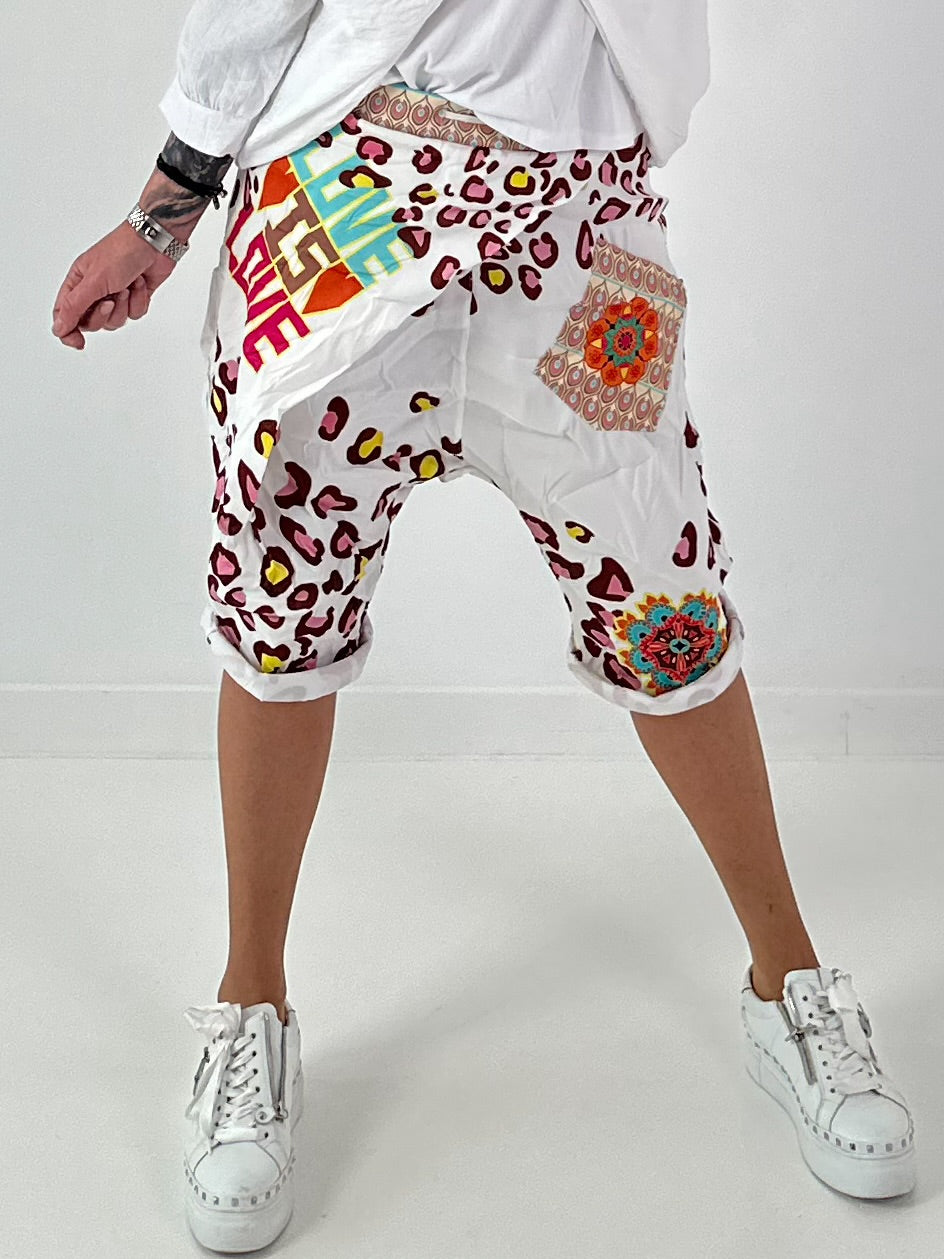 Short baggy shorts with overlap - beige