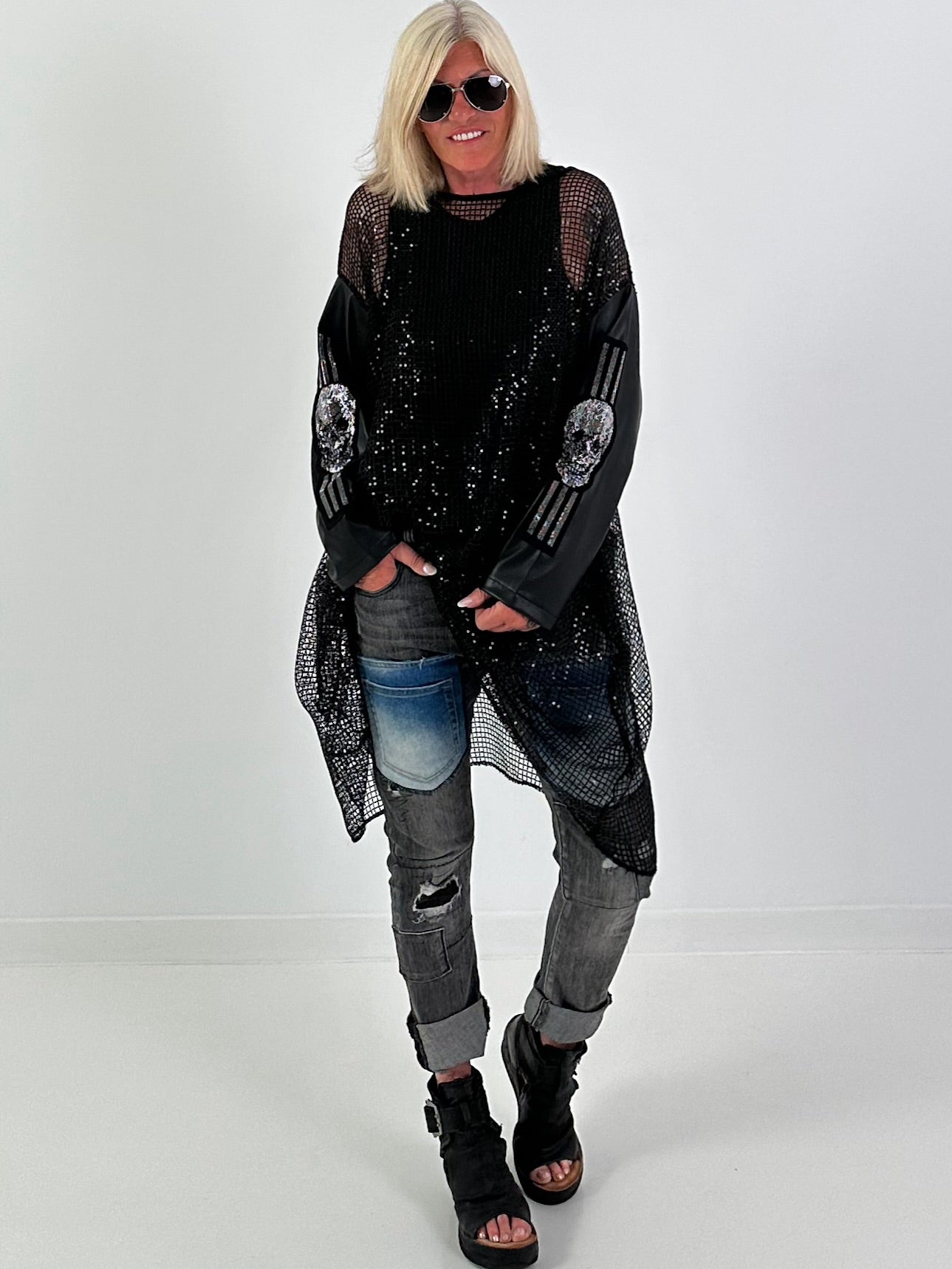 Destroyed Jeans with trendy details - used black