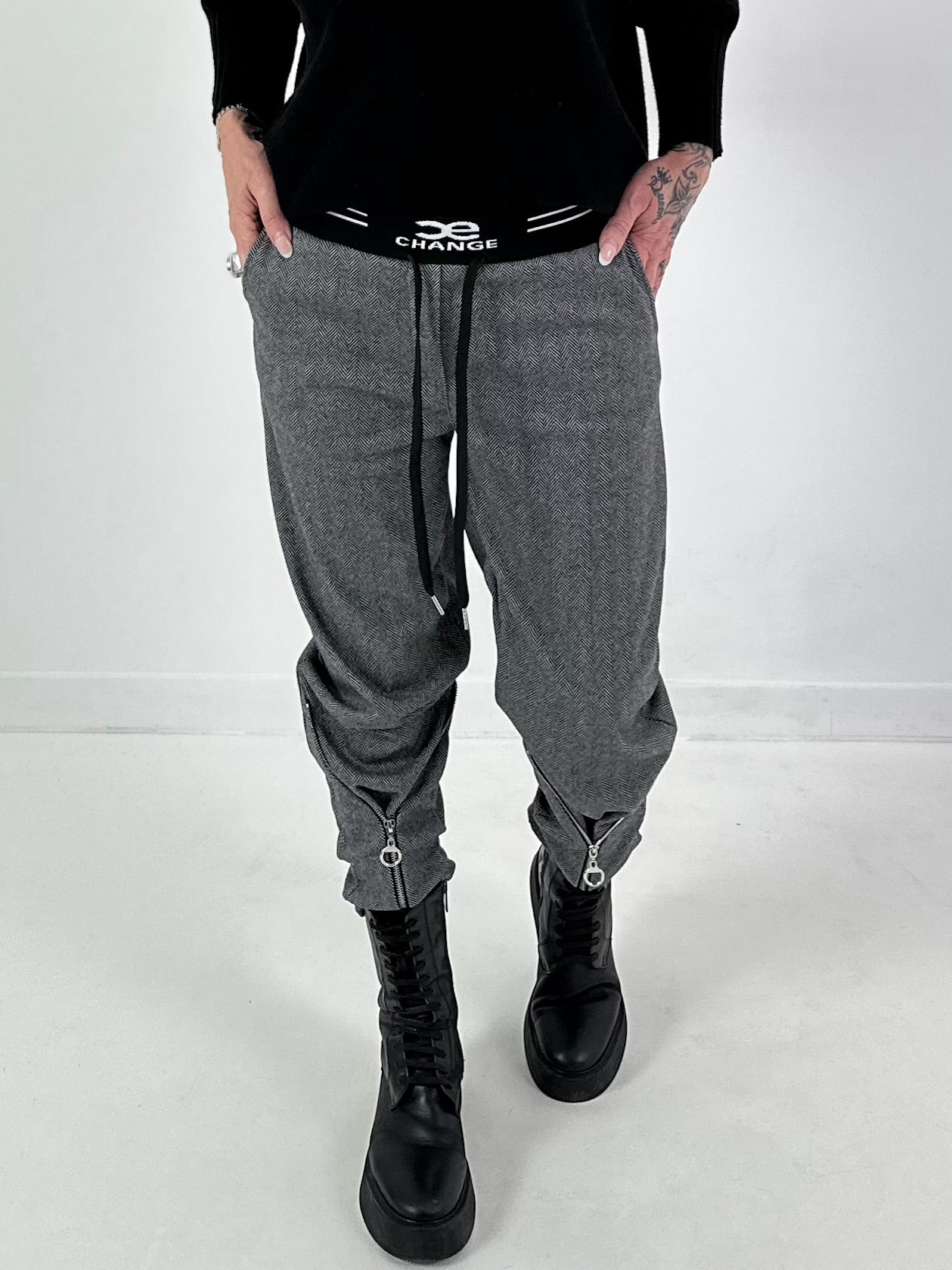 Pants model "Dynamic Move" - ​​black