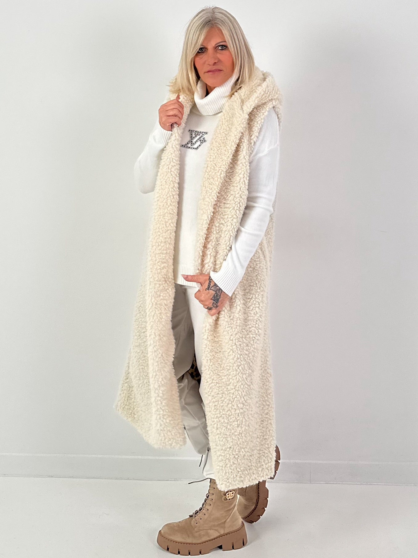 Long vest model "Leo Layers" - ecru