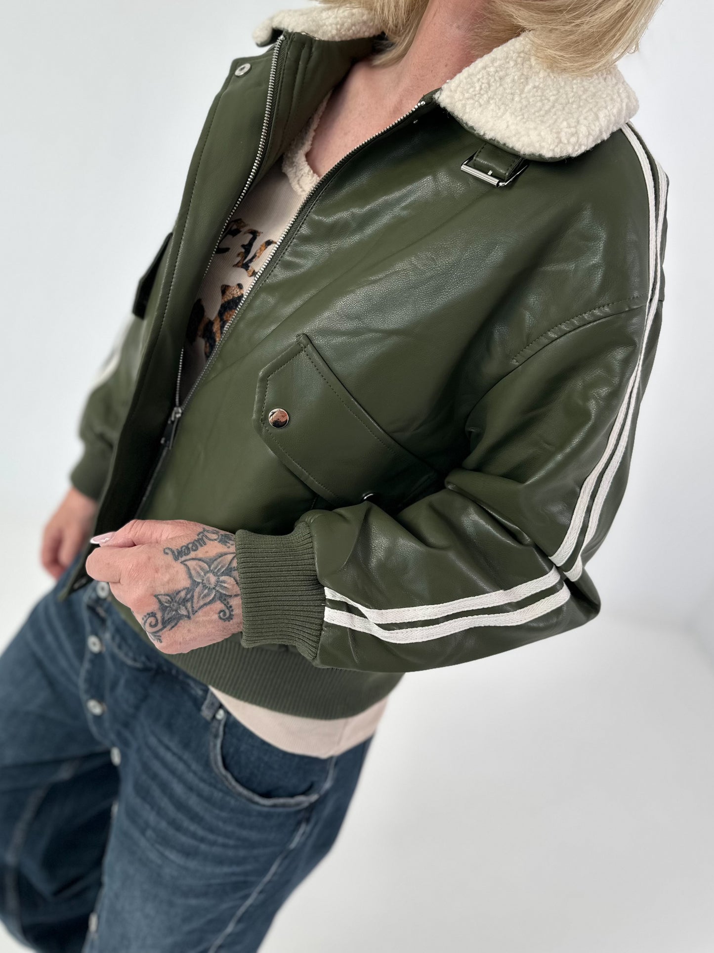 Stylish pilot jacket in leather look - olive