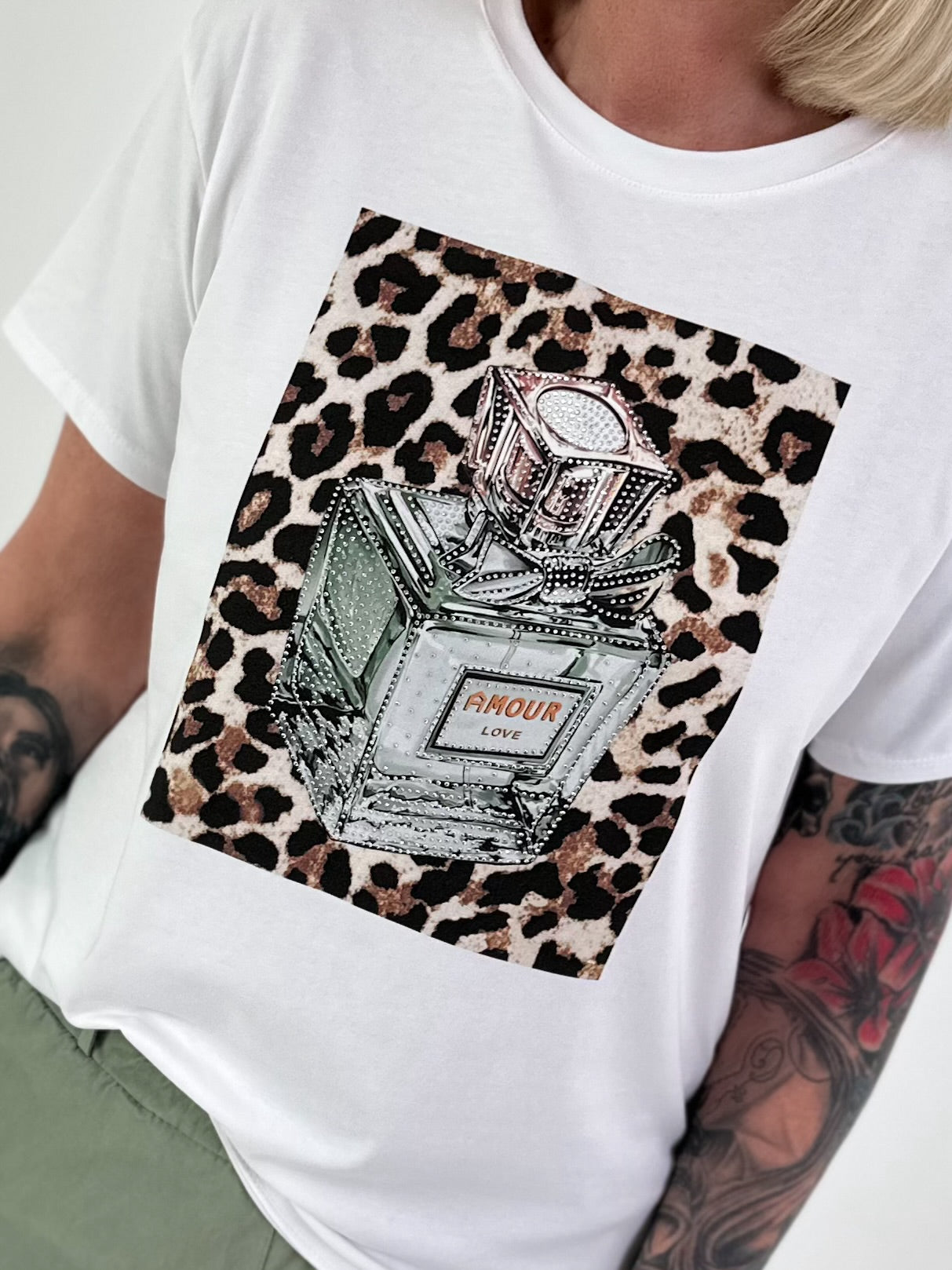 T-Shirt Perfume - white-beige-khaki