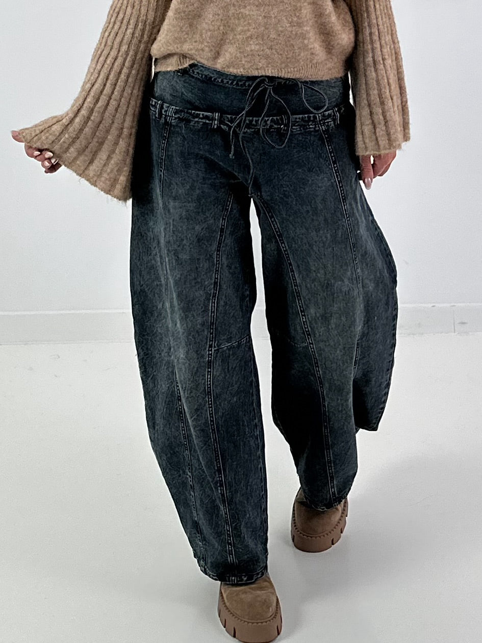 Lässige Wide Leg Jeans mit besonderen Nähten - used black