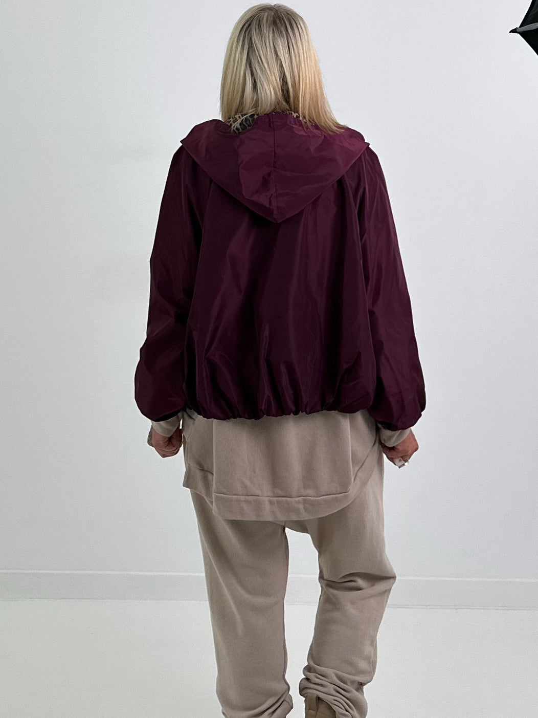 2 in 1 Jacke mit Leo-Print - burgunda