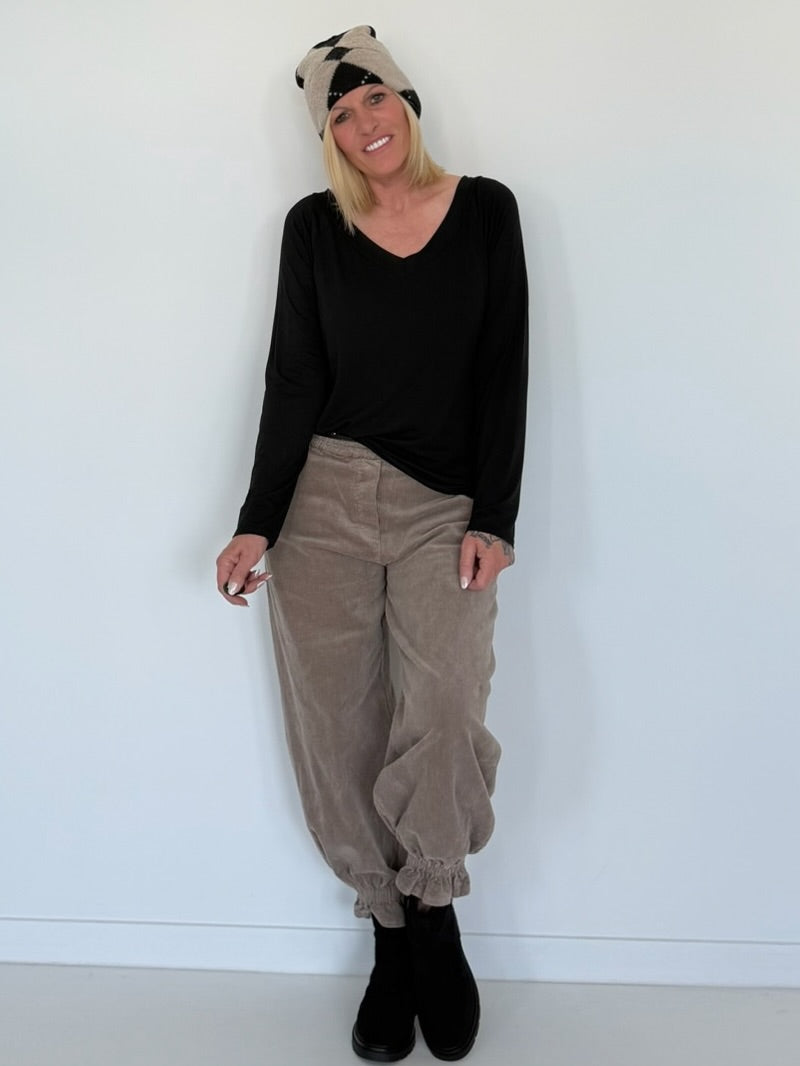 Basic Shirt mit V-Neck - schwarz