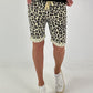 Kurze Hose im Leo Look- gelb
