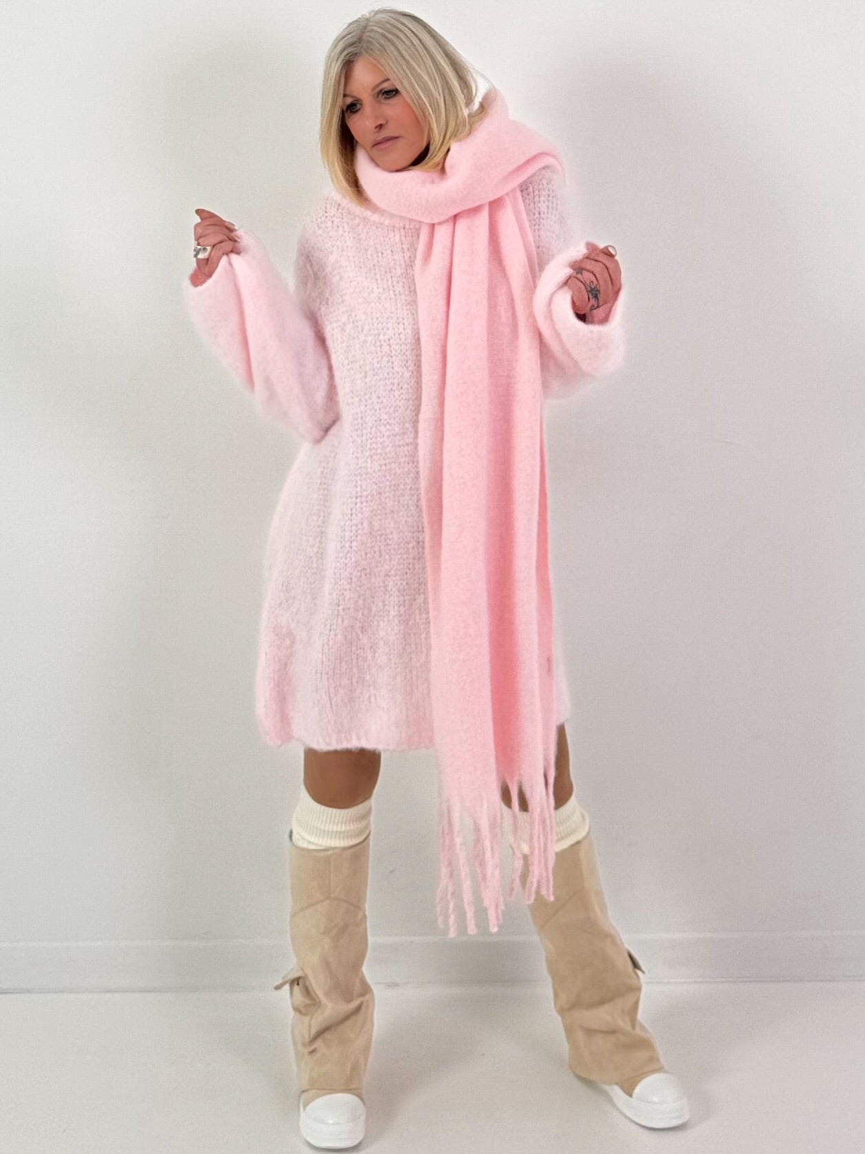 Sjaal met franjes model "Fleur de Charme" - babyroze