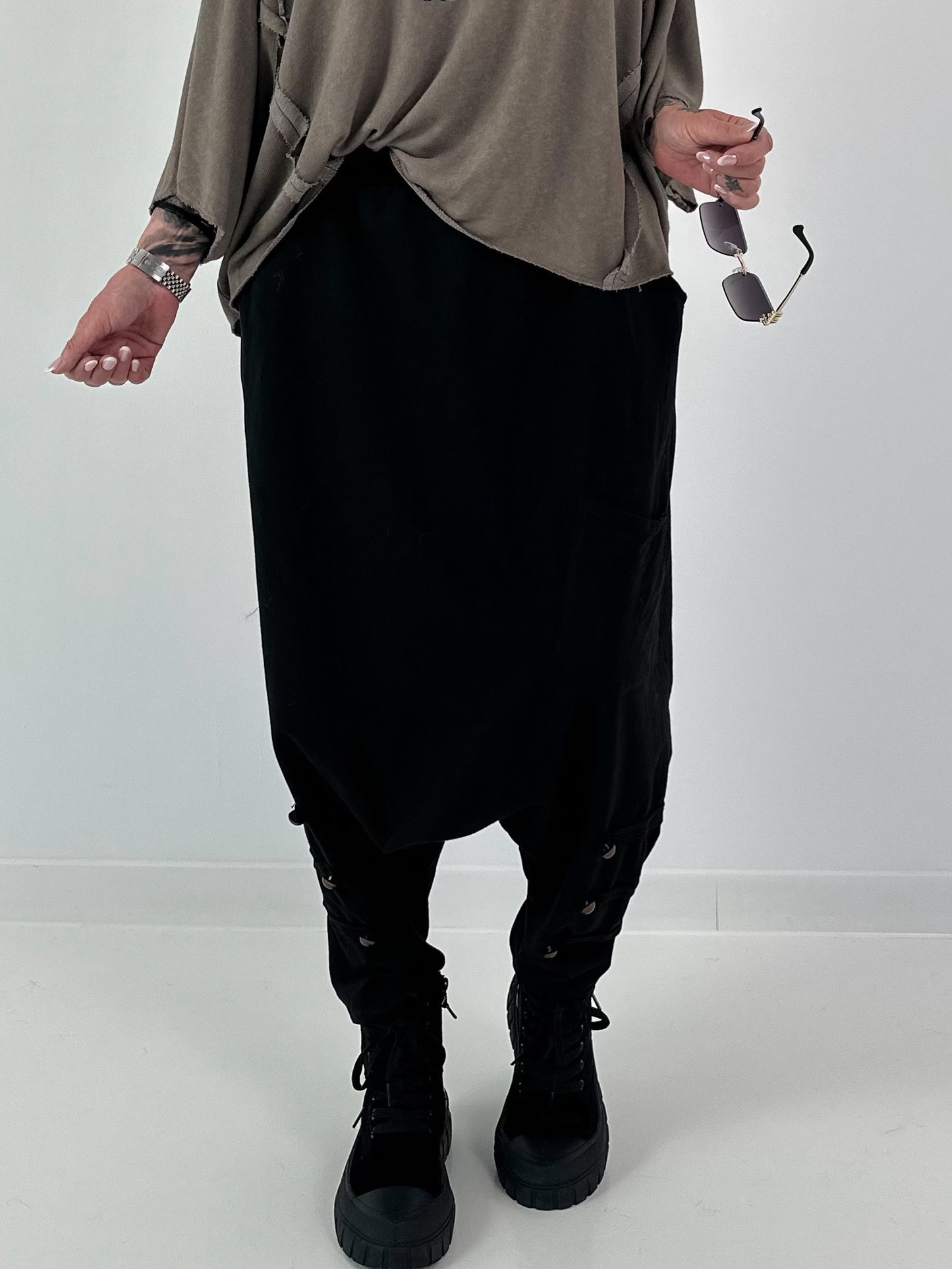 Haremhose mit Knopfdetails - schwarz