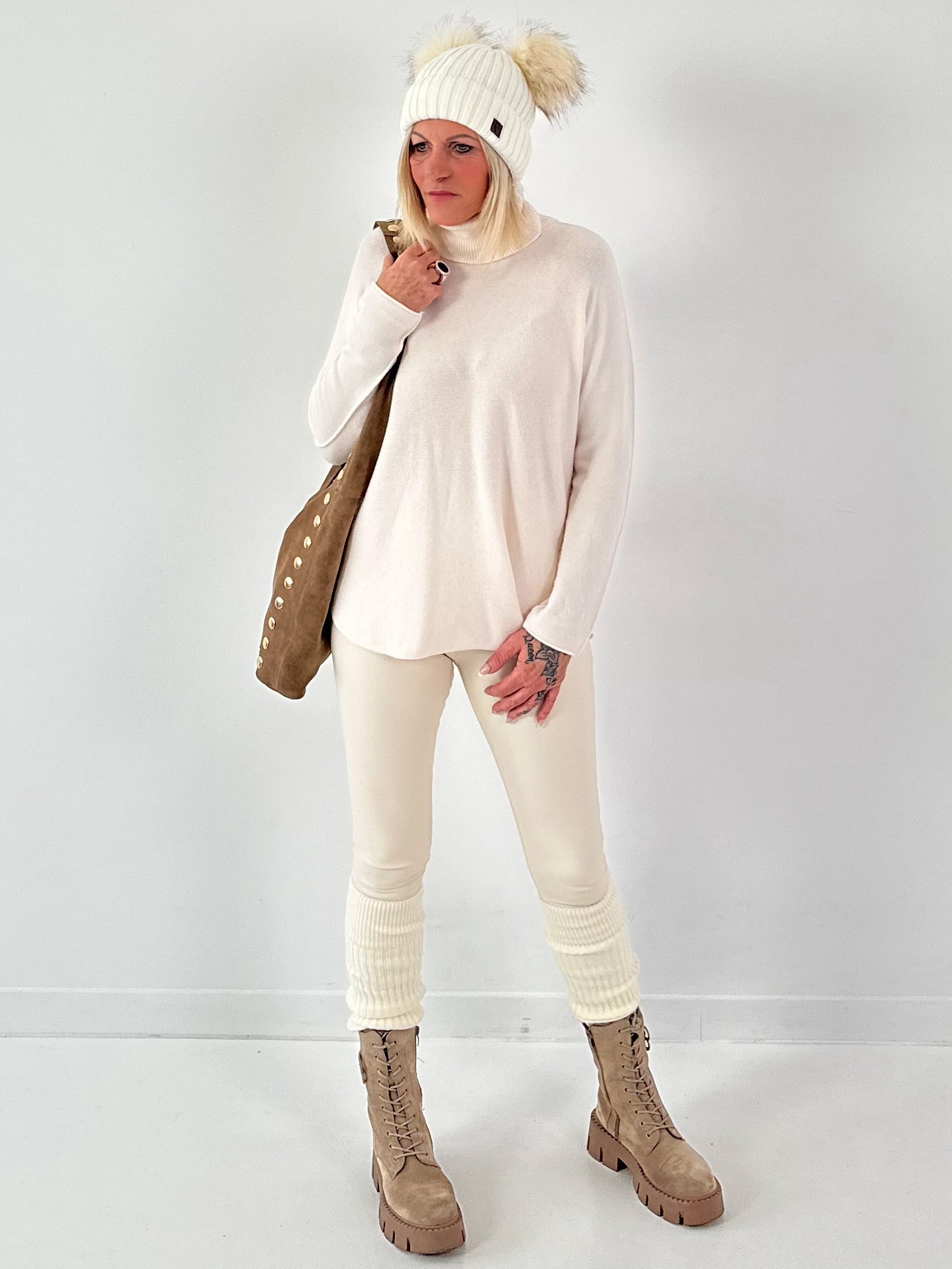 Leggings in leather look model "Matte Move" - ​​ecru