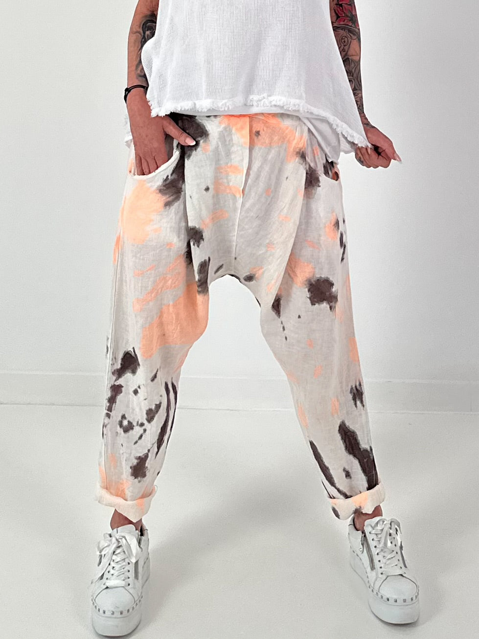 Linen Baggy with Tie-Dye Pattern - white-neon orange-dark brown
