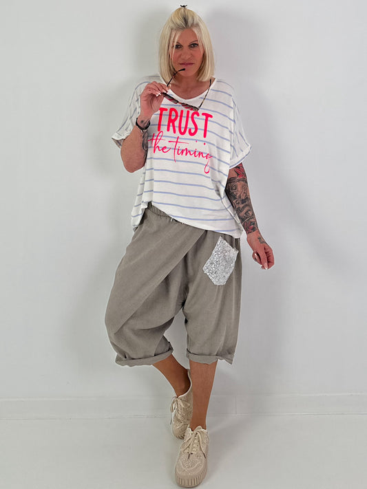 T-Shirt Trust the Timing - ecru-hellblau