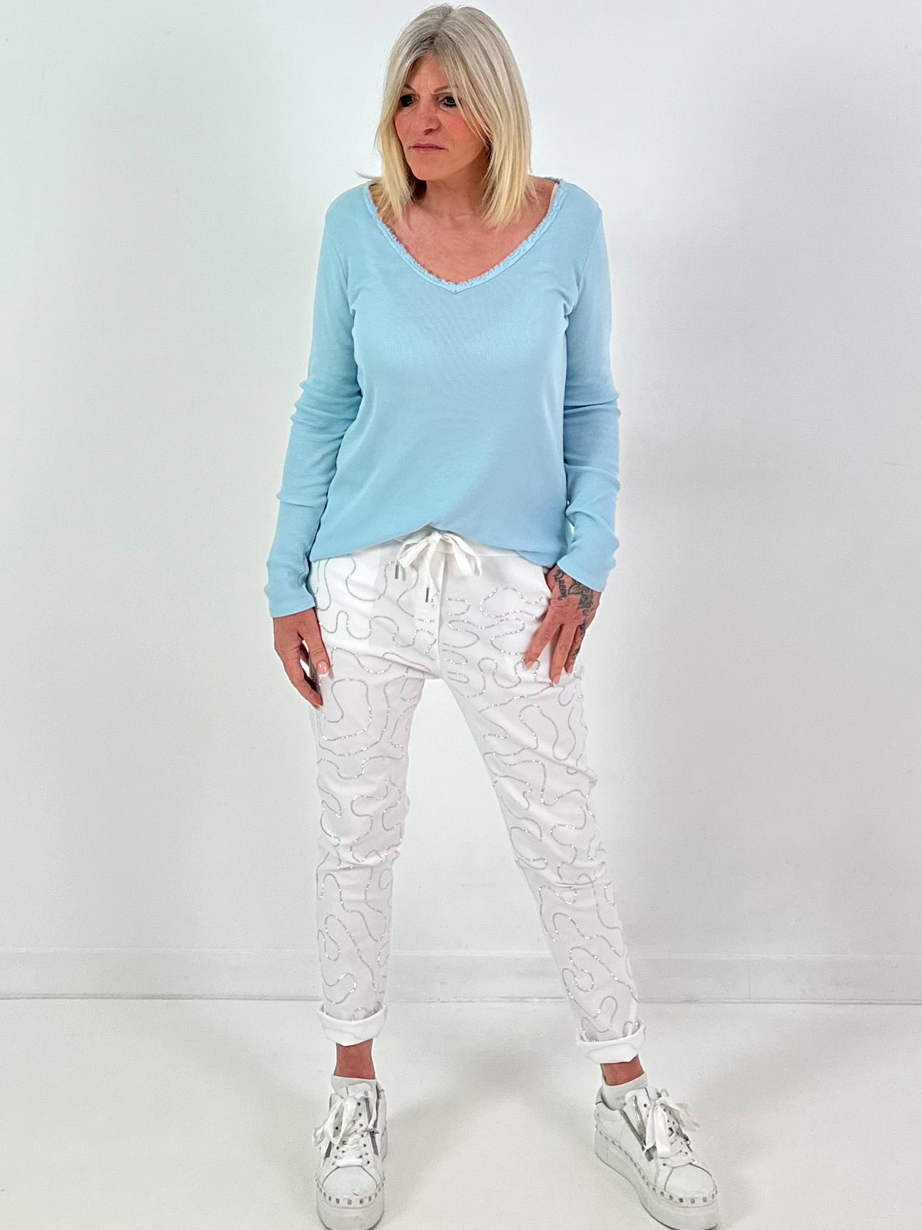 Ripp-Shirt Modell "Sweet Fringe Vibes" - hellblau