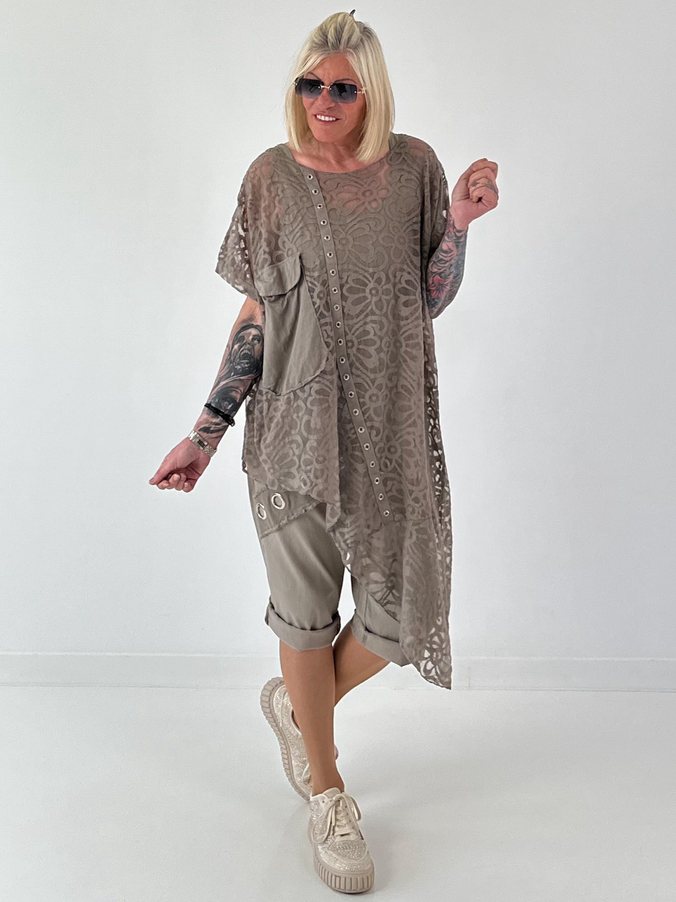 Asymmetrische oversized Tunika mit Jeans Applikationen - taupe