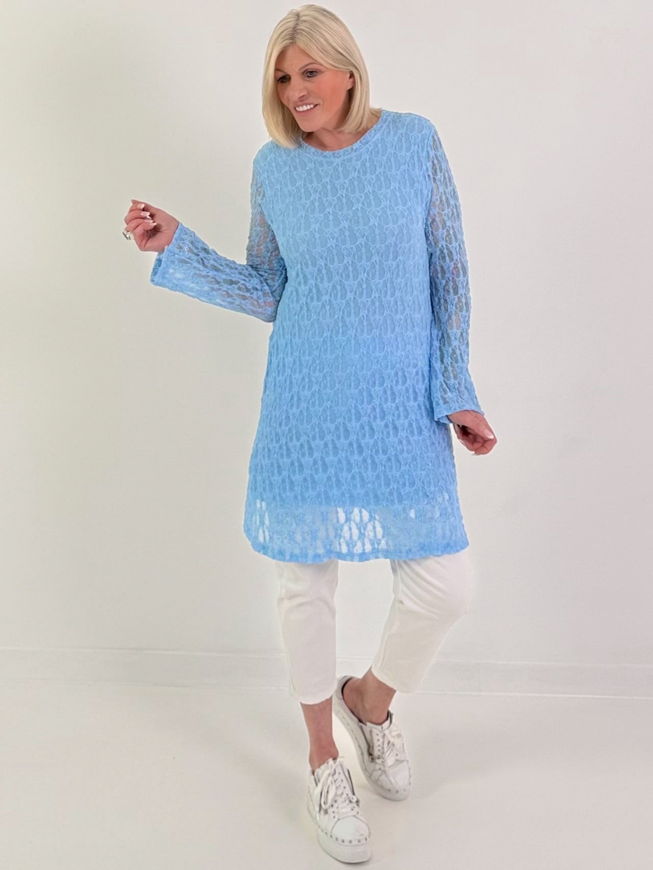 Spitzentunika/Kleid mit Eingriffstaschen - hellblau