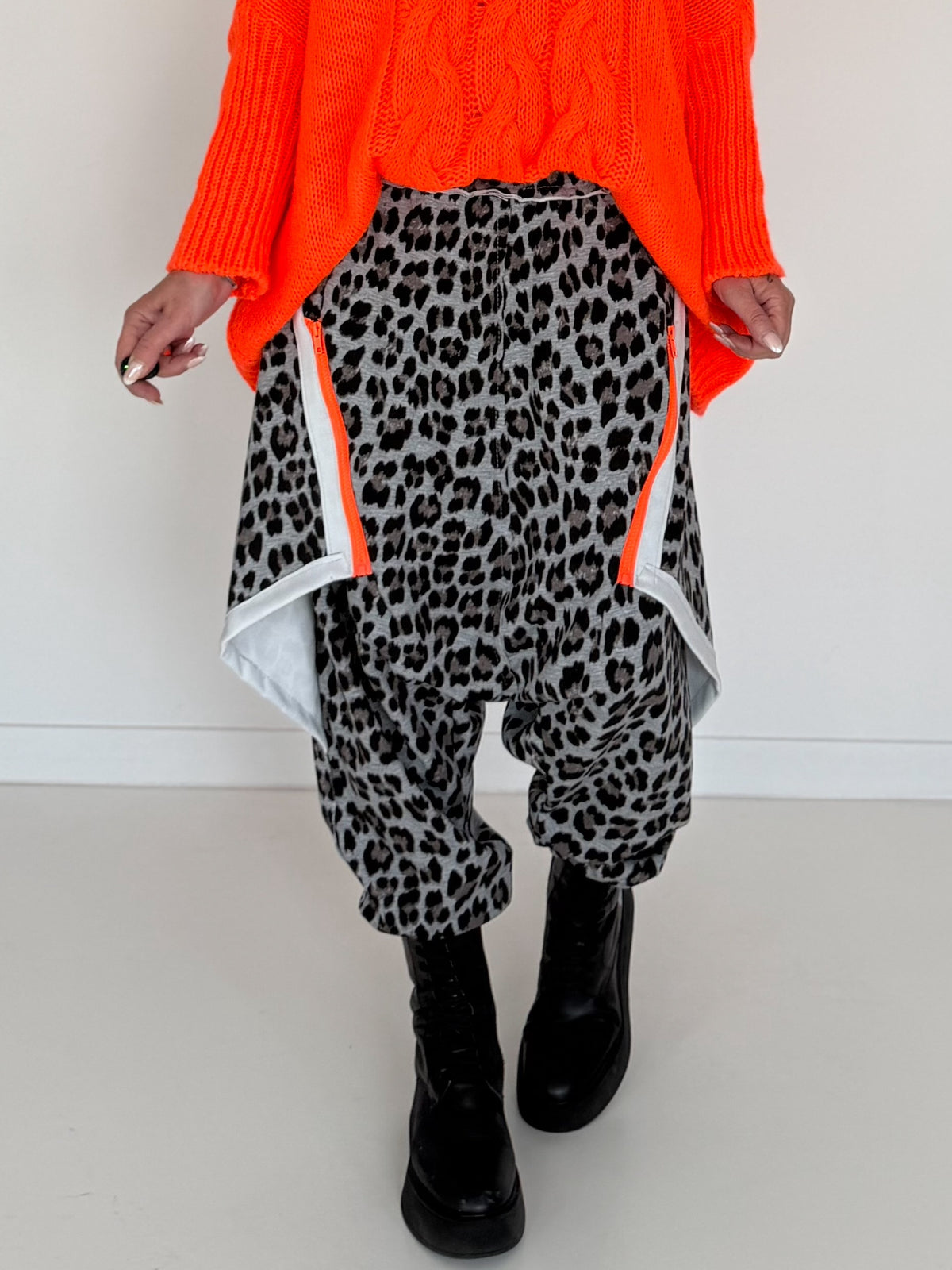 Haremhose im Leo-Print - grau-mehrfarbig