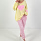 Oversized Pullover Modell "Heart Flair" - gelb
