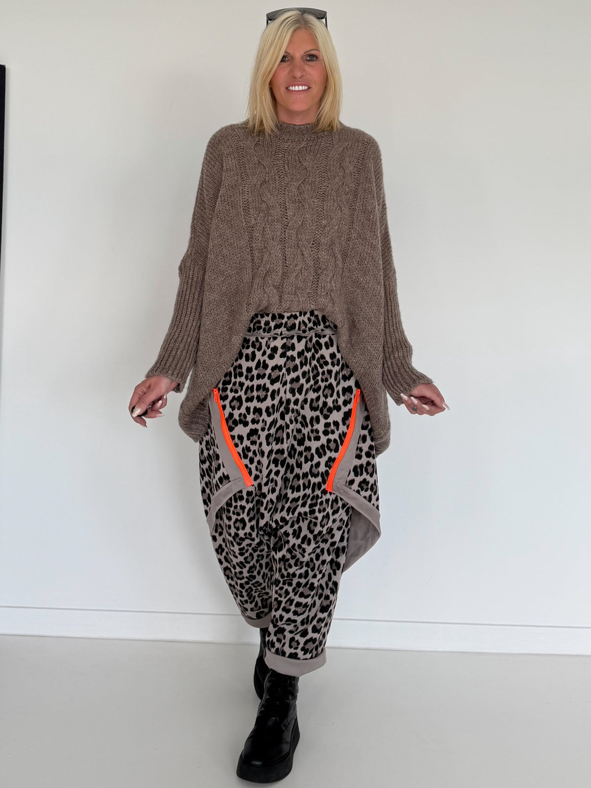 Pullover mit Stulpenärmeln und Zopfmuster - taupe