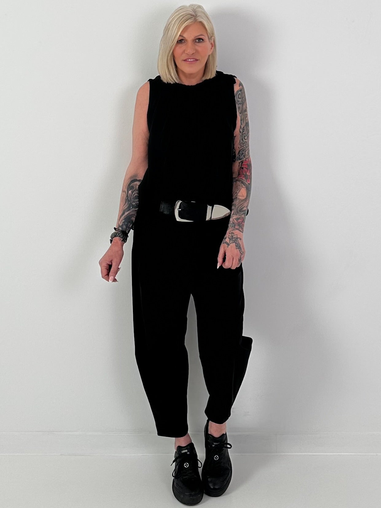 Seidentop mit Rüschenkragen und Schleife - schwarz