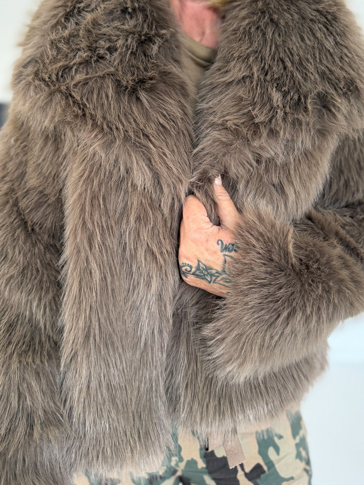 Faux fur jacket - taupe