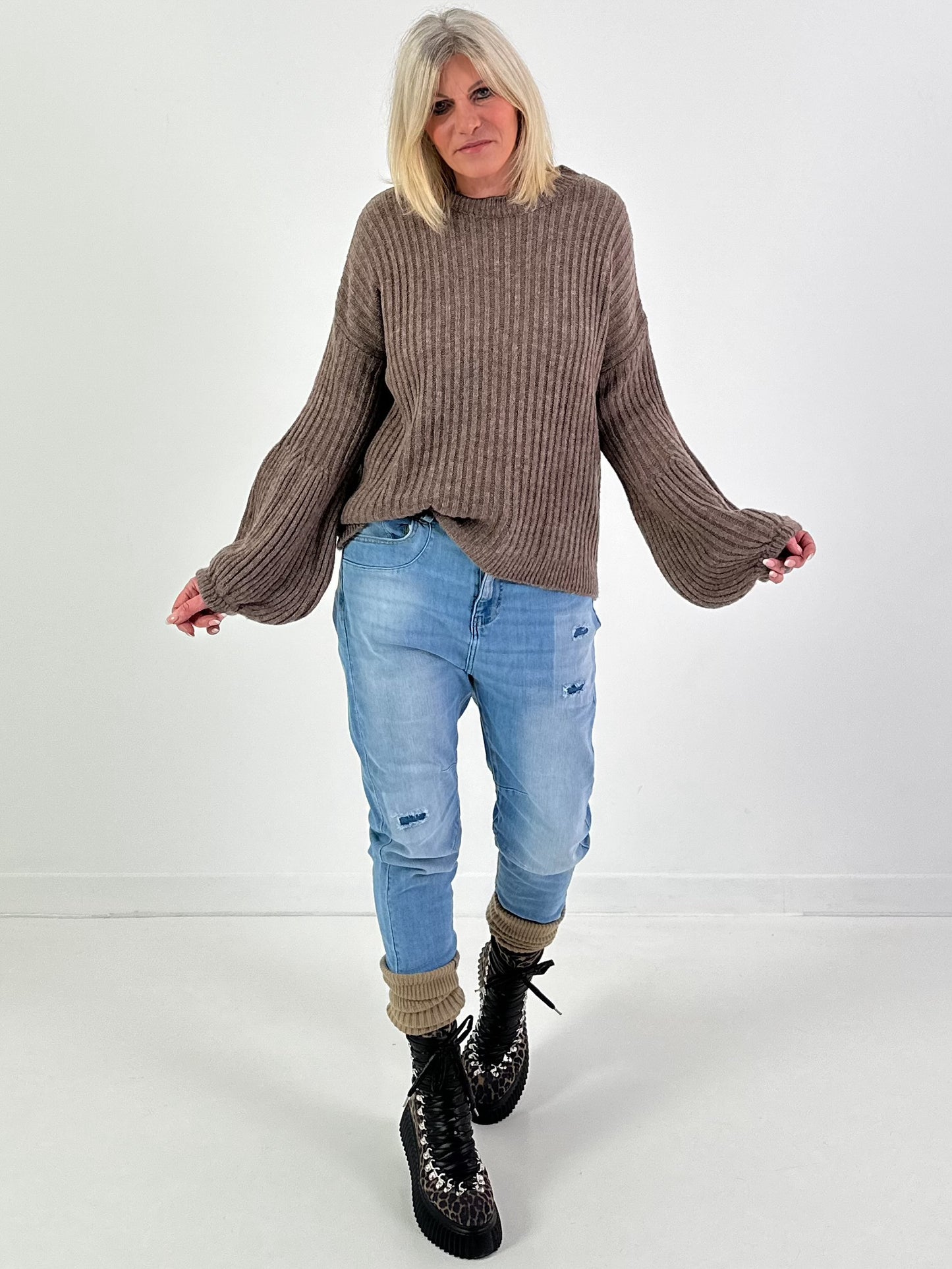 Trui model "CloudSleeve" - ​​taupe