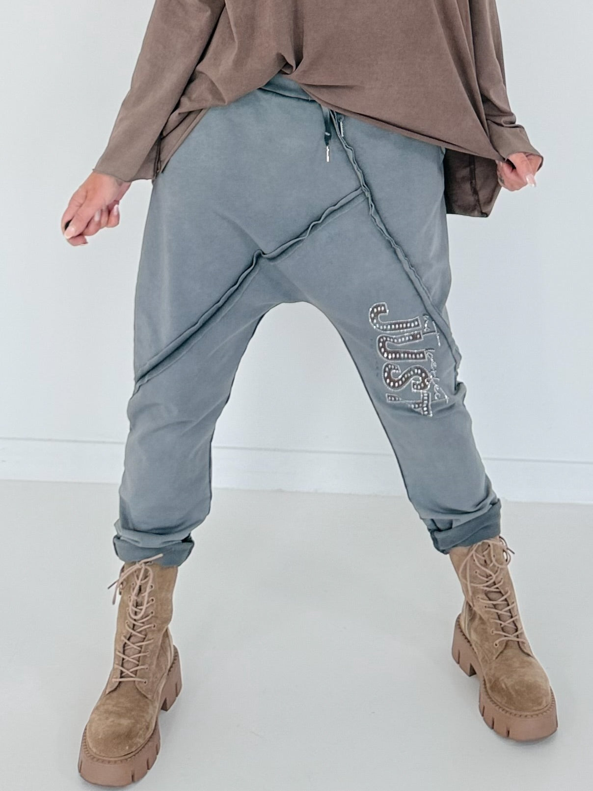Sweat Baggy mit Strassapplikation - grau