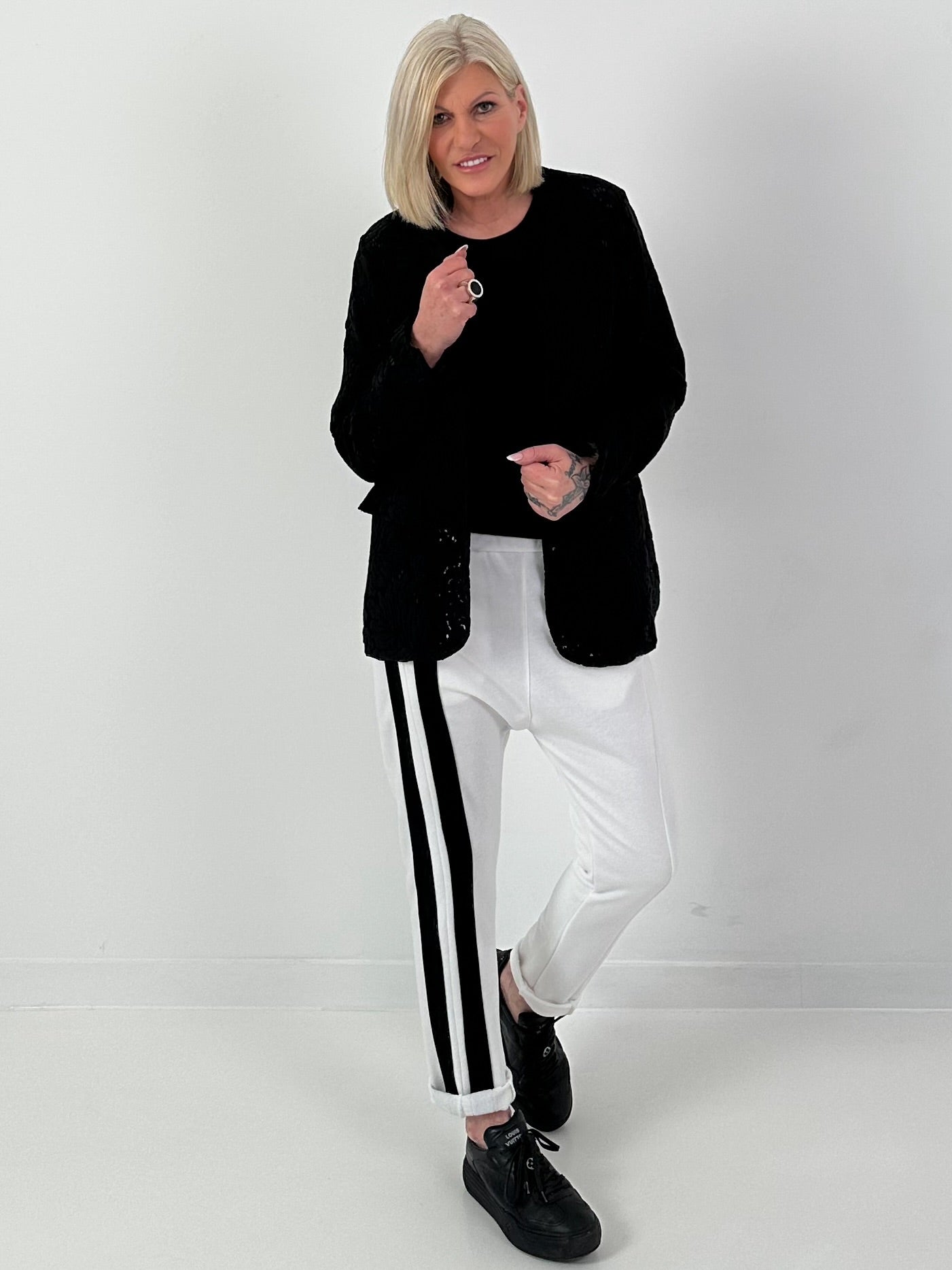 Blazer aus floraler Spitze - schwarz