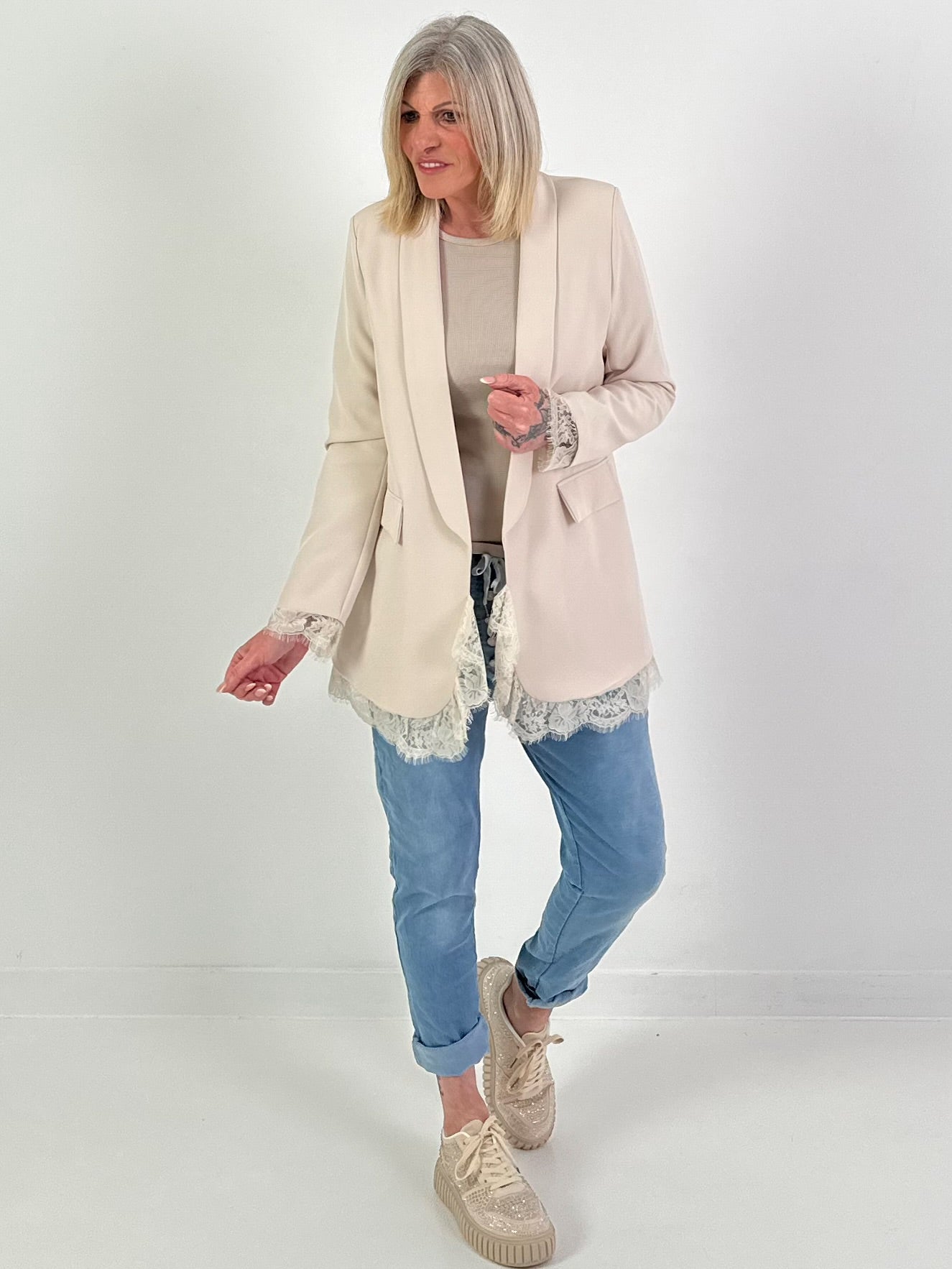 Blazer met kanten details - beige