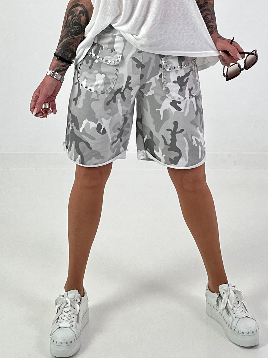 Sweat Short Camouflage mit Nieten - grau-mehrfarbig