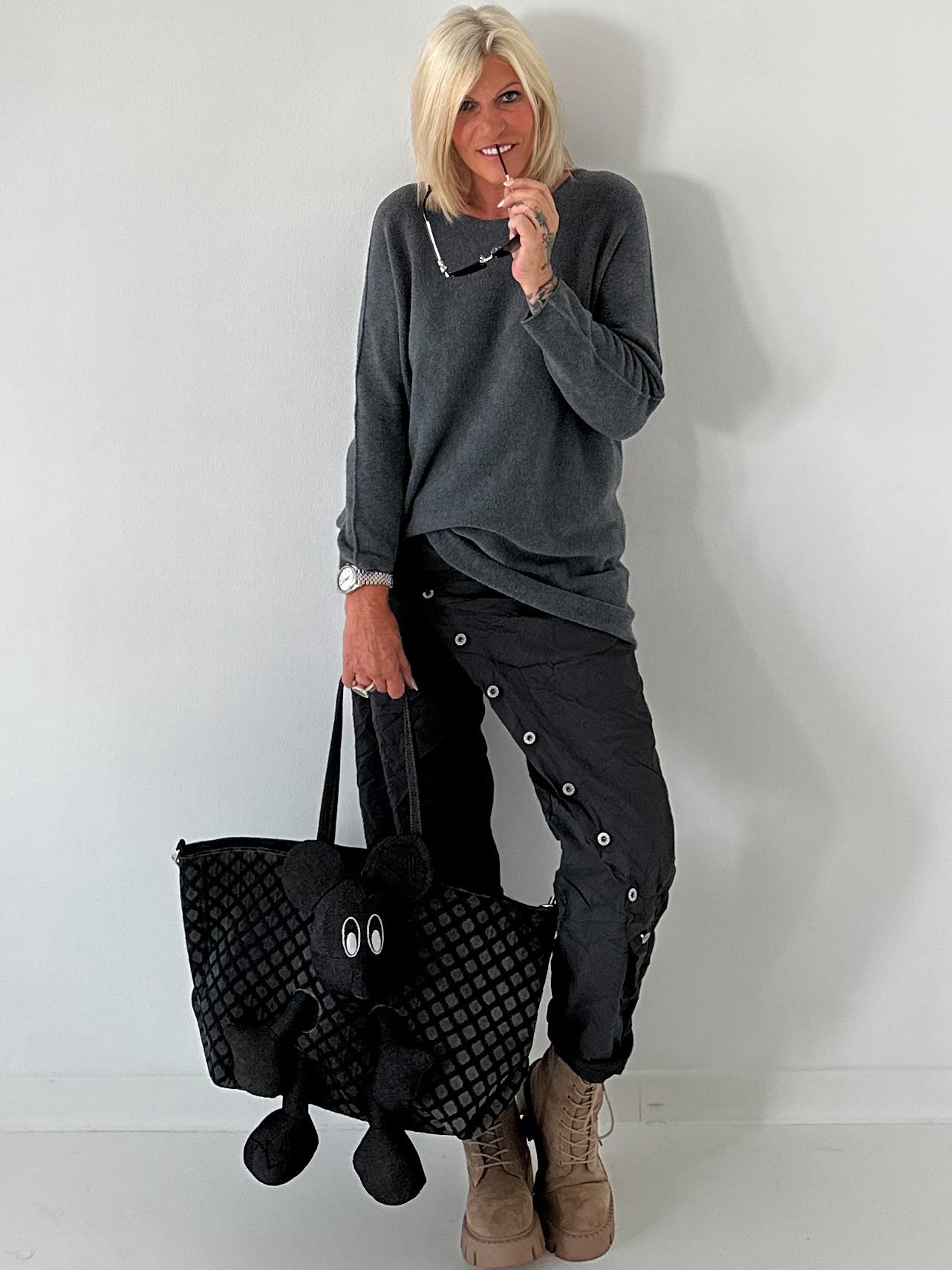 Canvas Tasche mit besonderen Details - denim used black