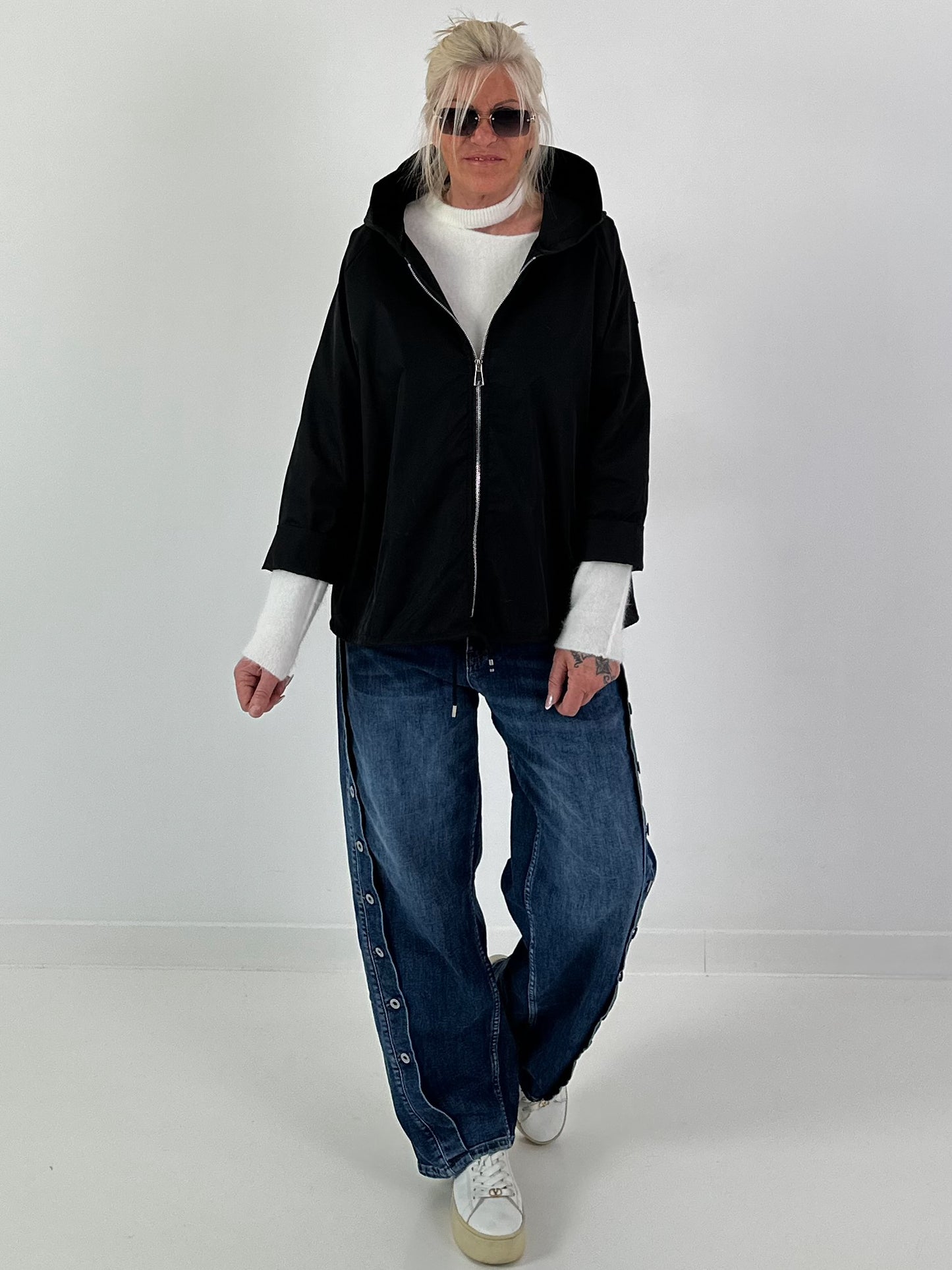 Lightweight hooded jacket - black