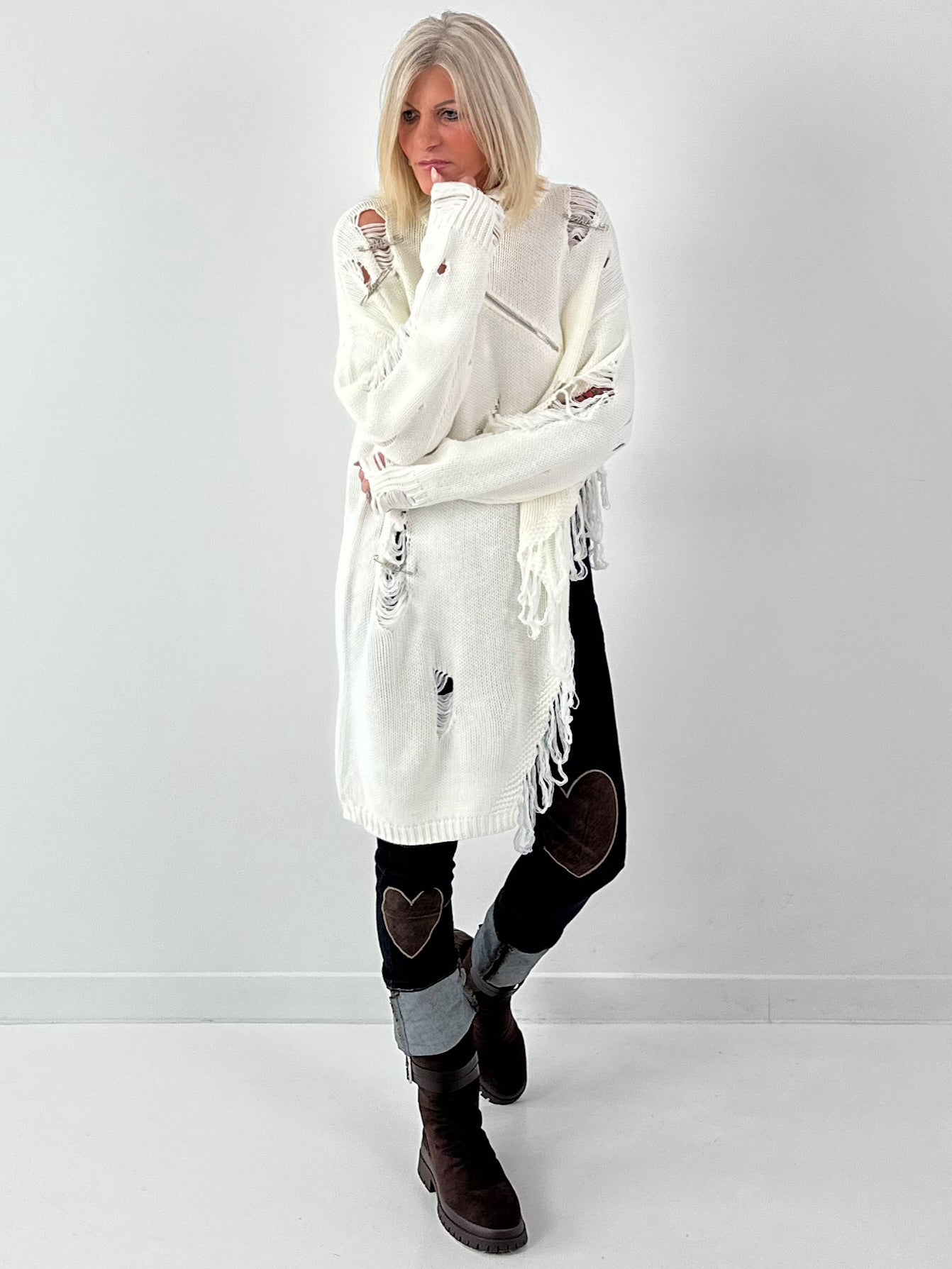 Destroyed sweater model "Broken Line" - ecru