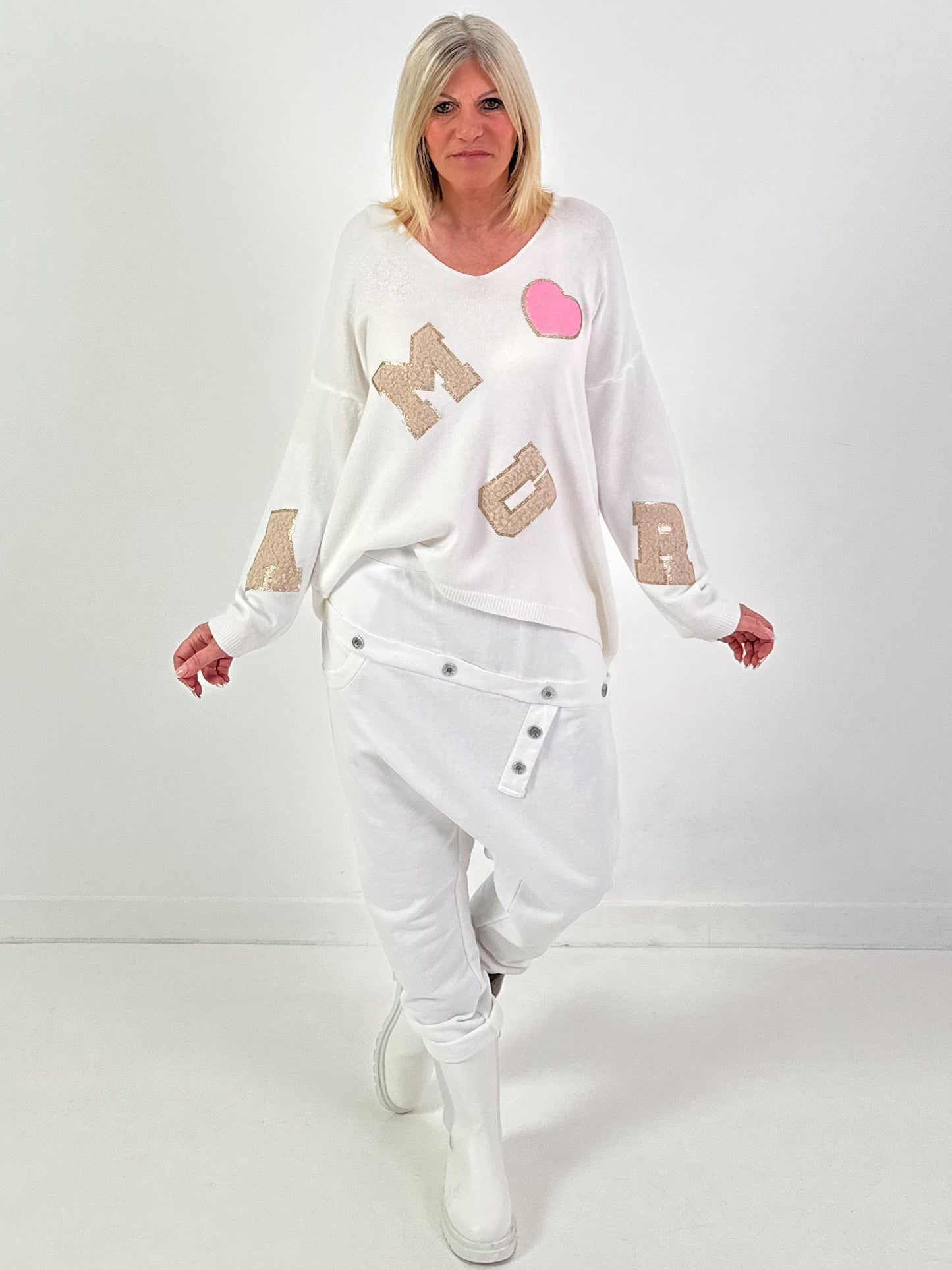 Strickpullover Model "Amour Dreams" - weiss ( lieferbar ab ca. 09.12.25)