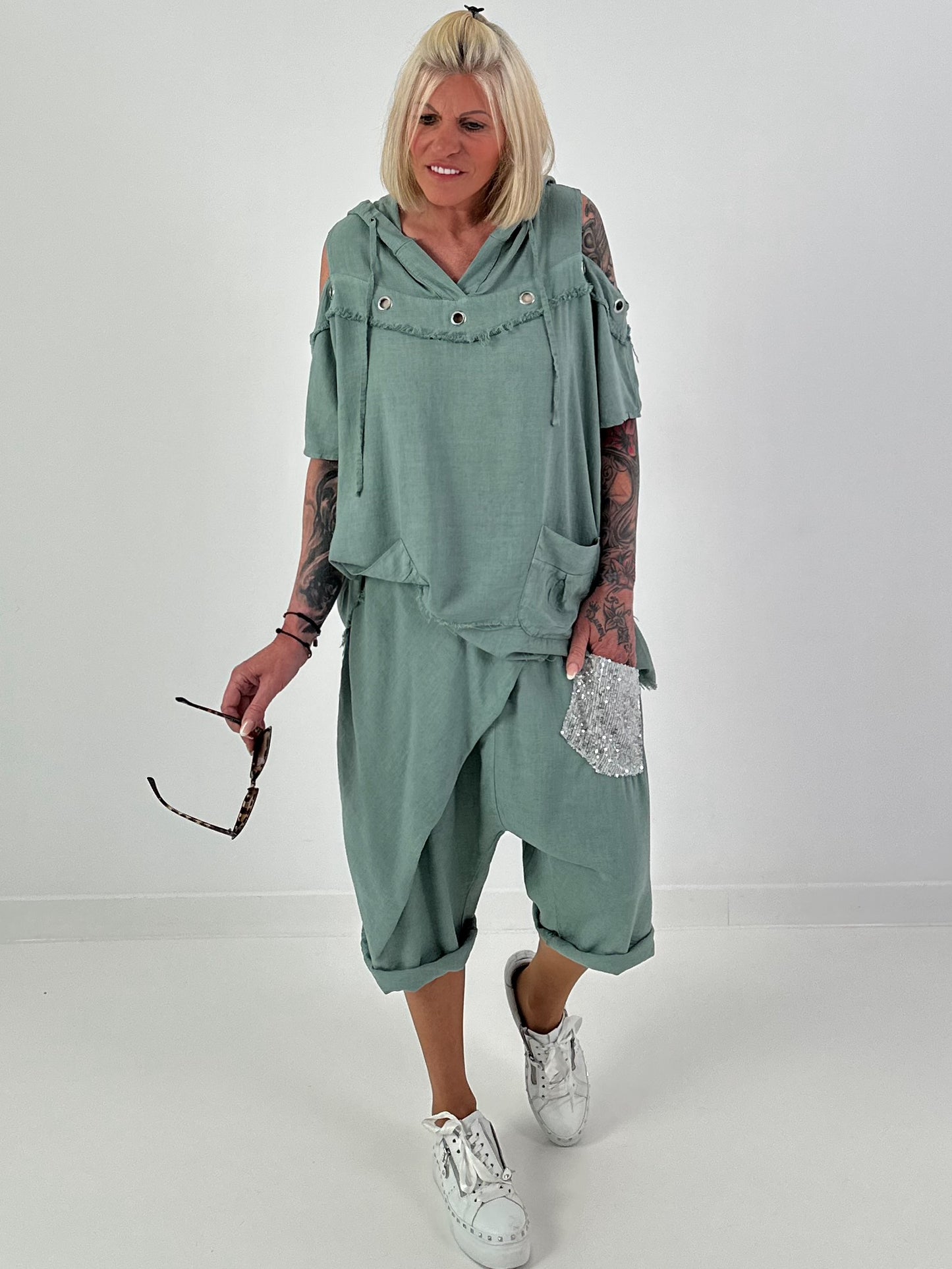 Leinen Shirt mit Ösen und Schulter Cut-Outs - khaki