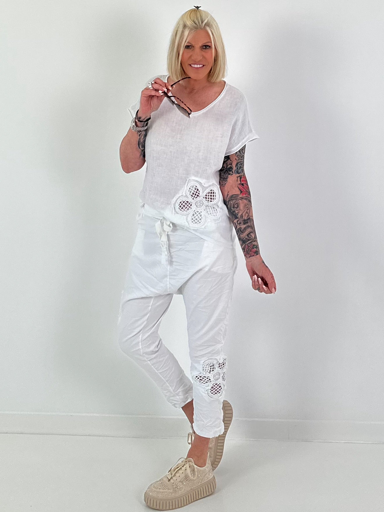 Leinen Shirt mit floralem Häkeleinsatz - weiss