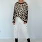 Sweatshirt mit All Over Leo-Print und trendigen Sternelementen - beige