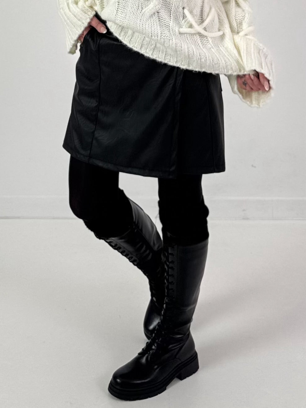 Rock Shorts in leather look model "Smooth Edge" - black