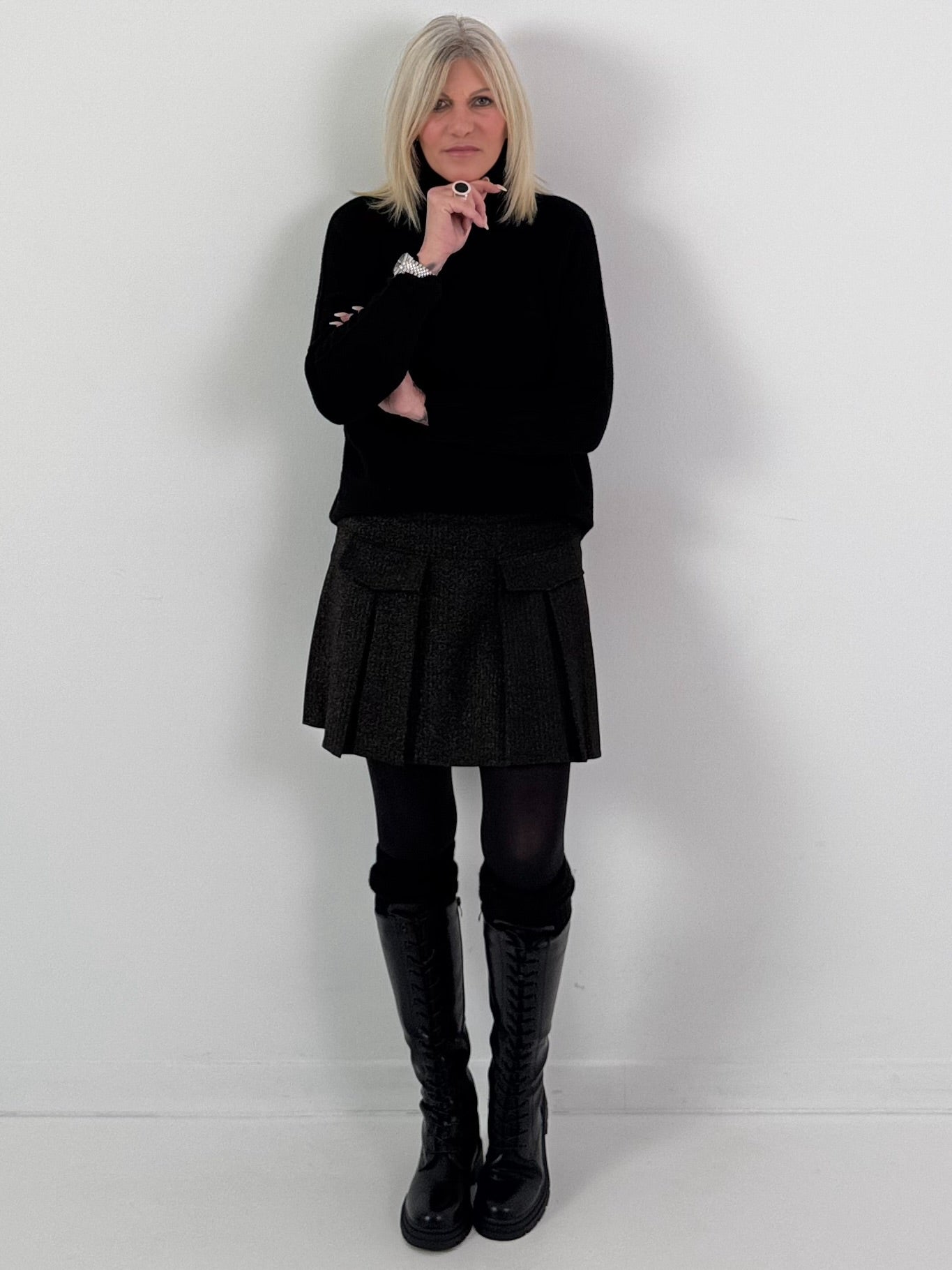 Rock Shorts in leather look model "Smooth Edge" - black