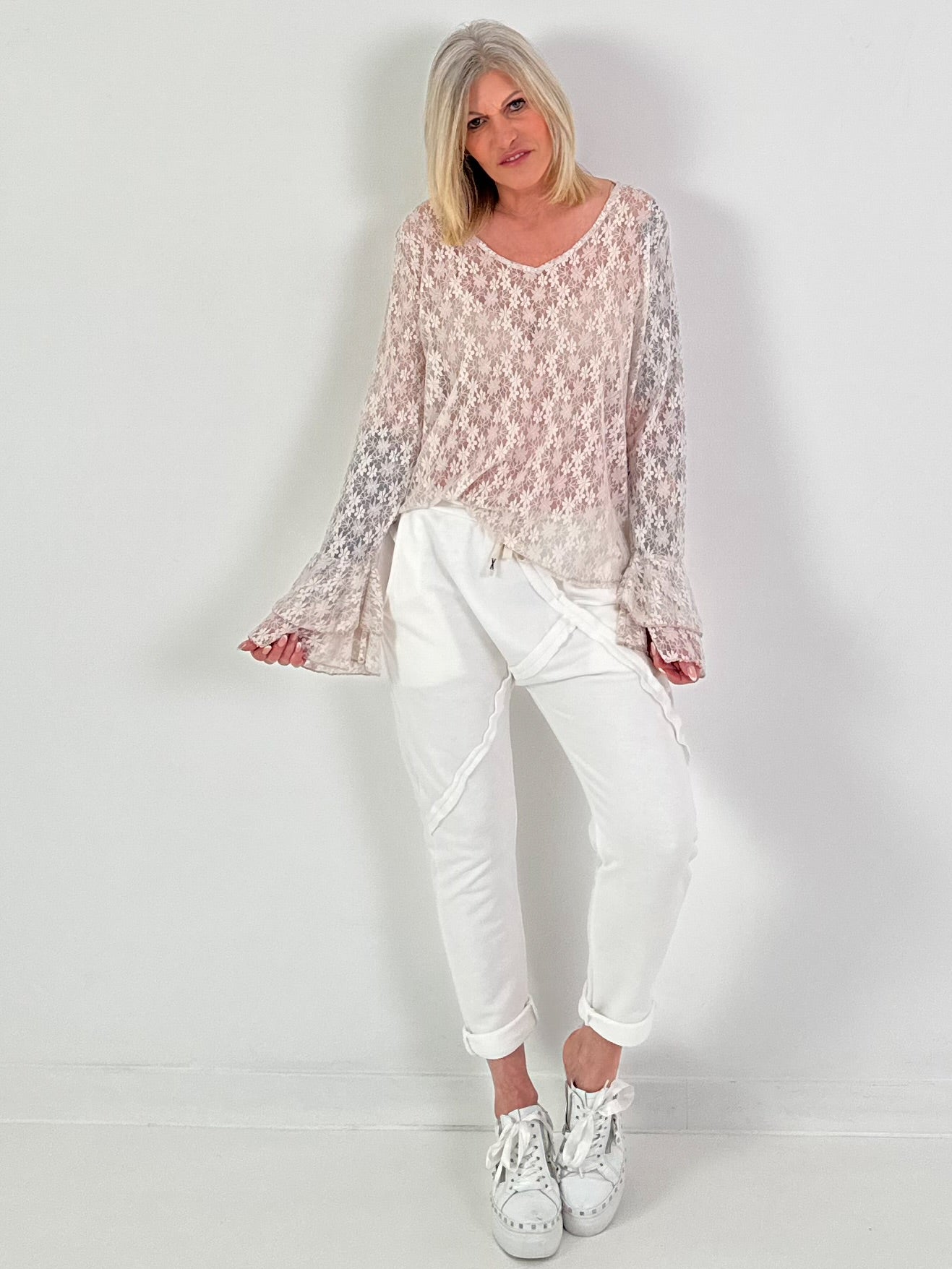 Blouse van bloemenkant - beige