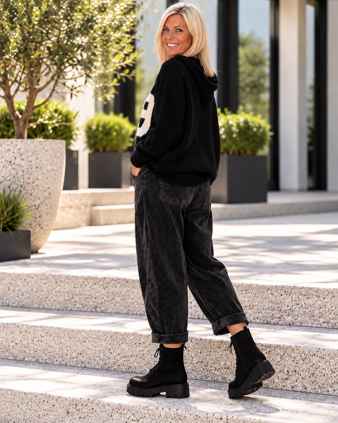 Kuscheliger Hoodie No. 9 - schwarz