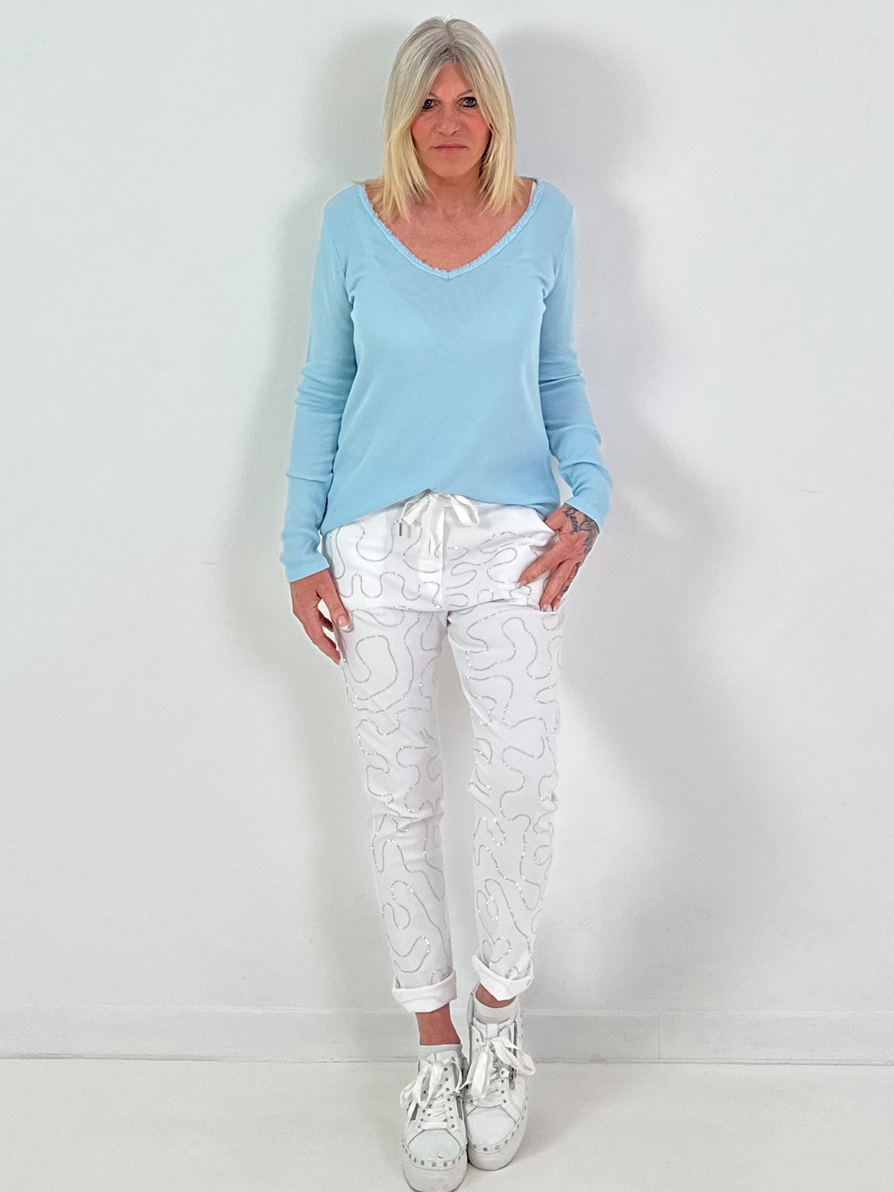 Ripp-Shirt Modell "Sweet Fringe Vibes" - hellblau