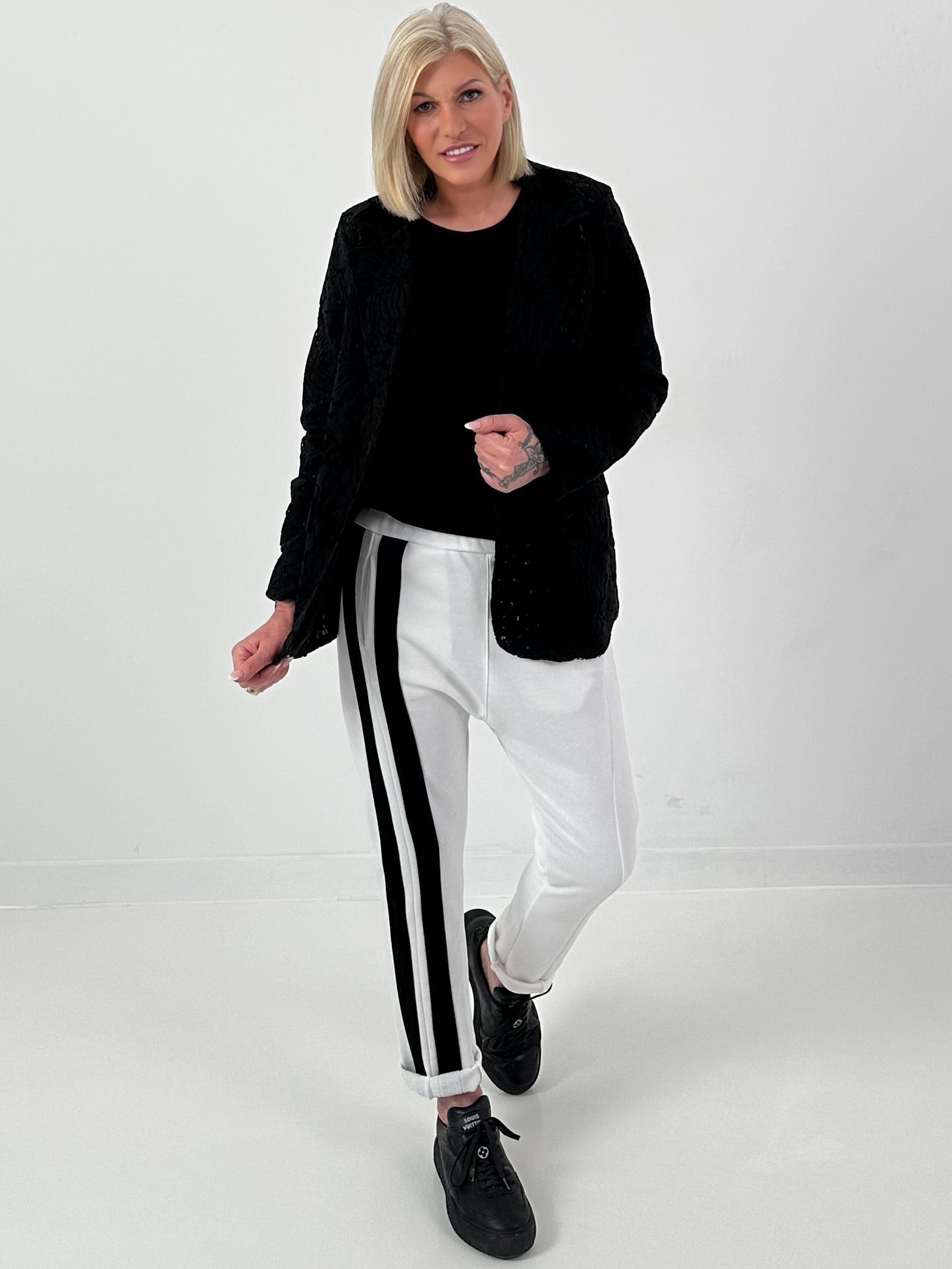 Blazer aus floraler Spitze - schwarz