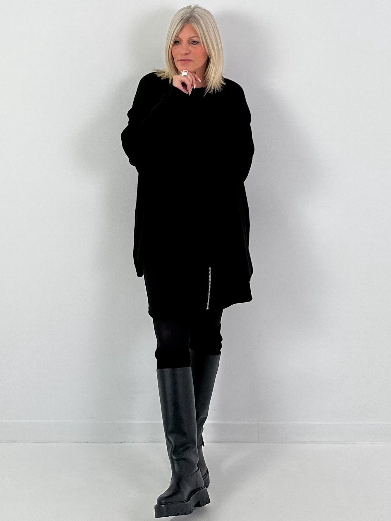 Oversized hoodie model "Warm Hug" - black