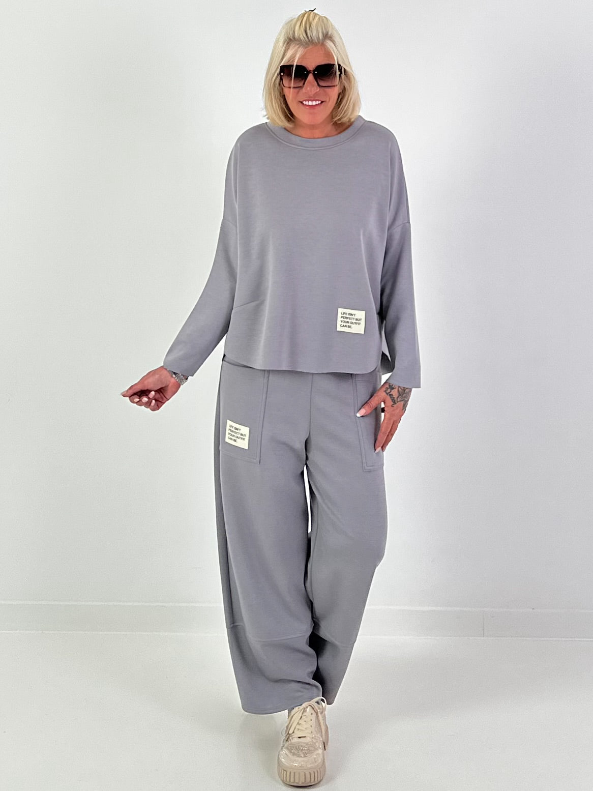 Zweiteiler mit Statement Patch - grau